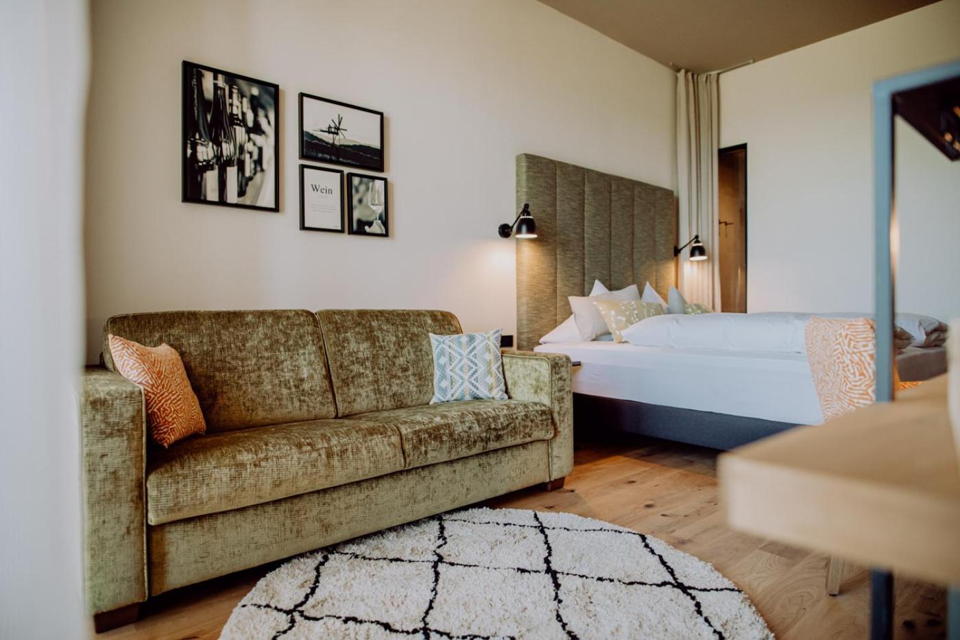 Deluxe Double Room with Balcony - Photo 3