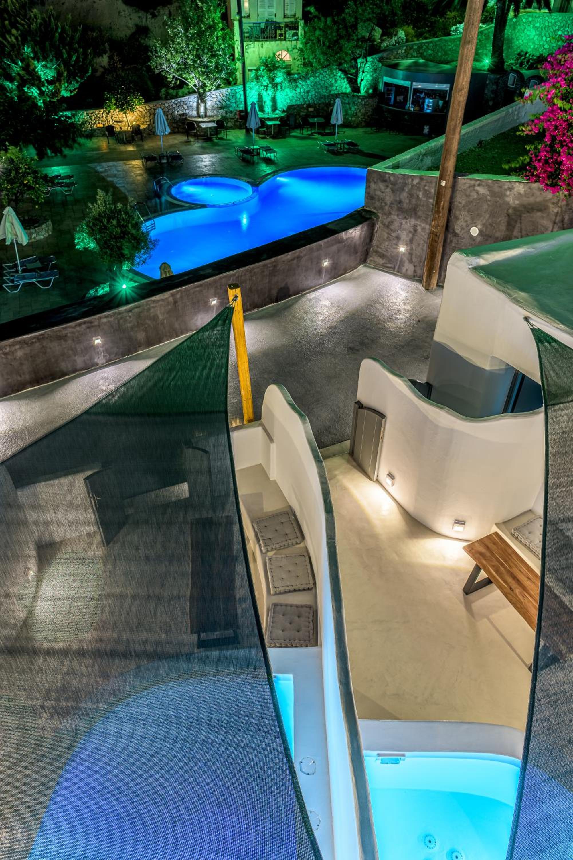 Junior Suite with Outdoor Hot Tub - Photo 6