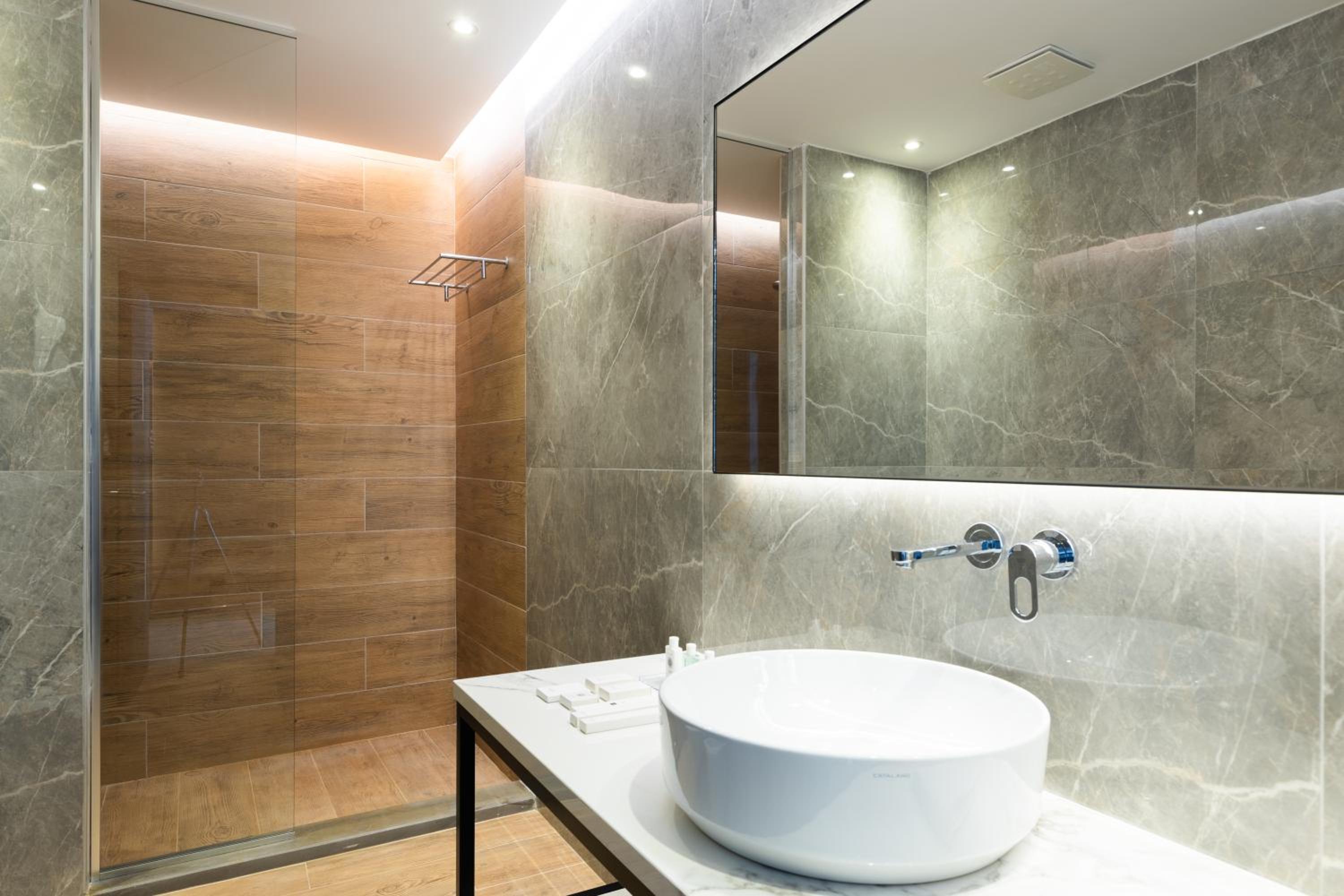 Deluxe Room with Courtyard View