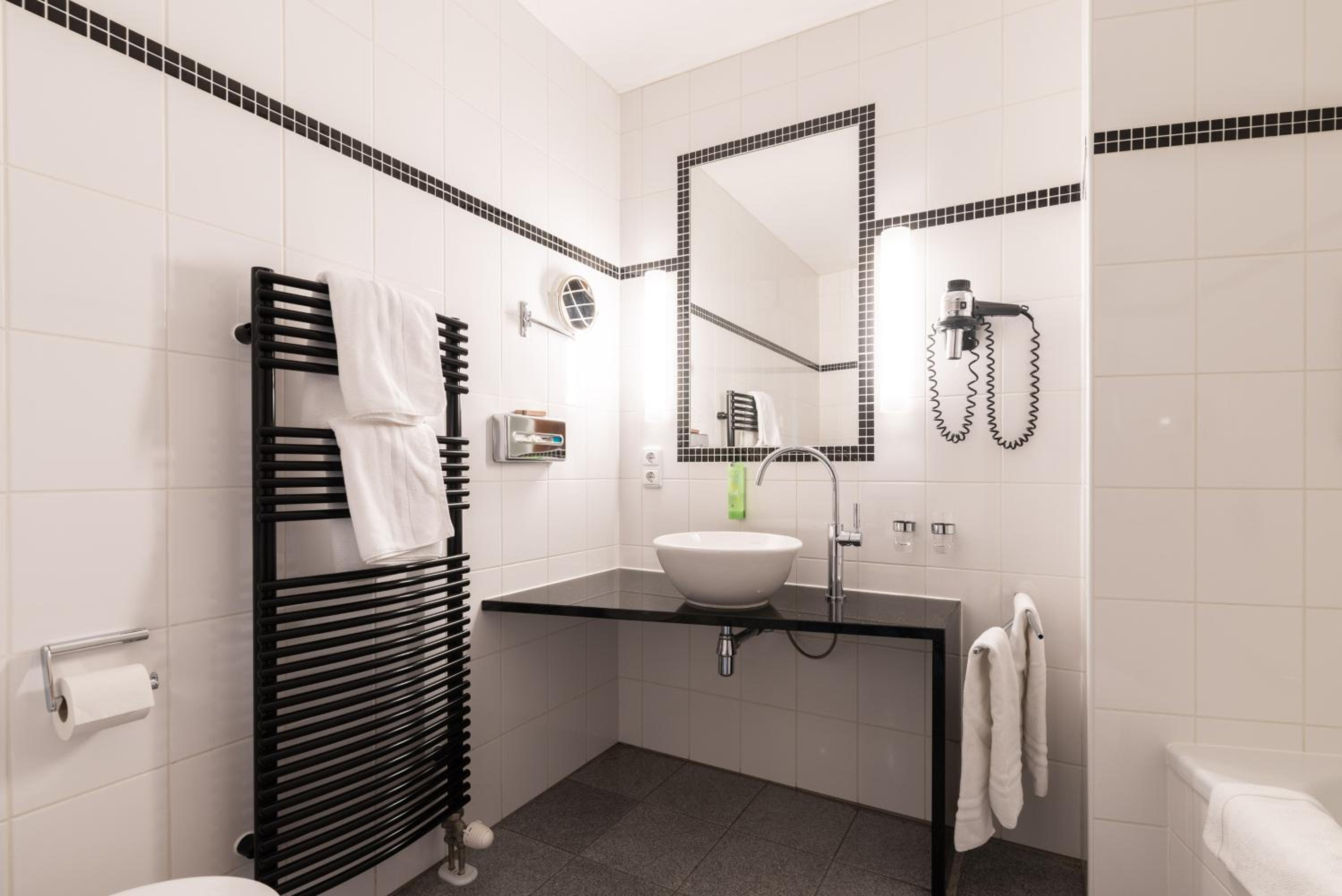 Large Double or Twin Room photo 3
