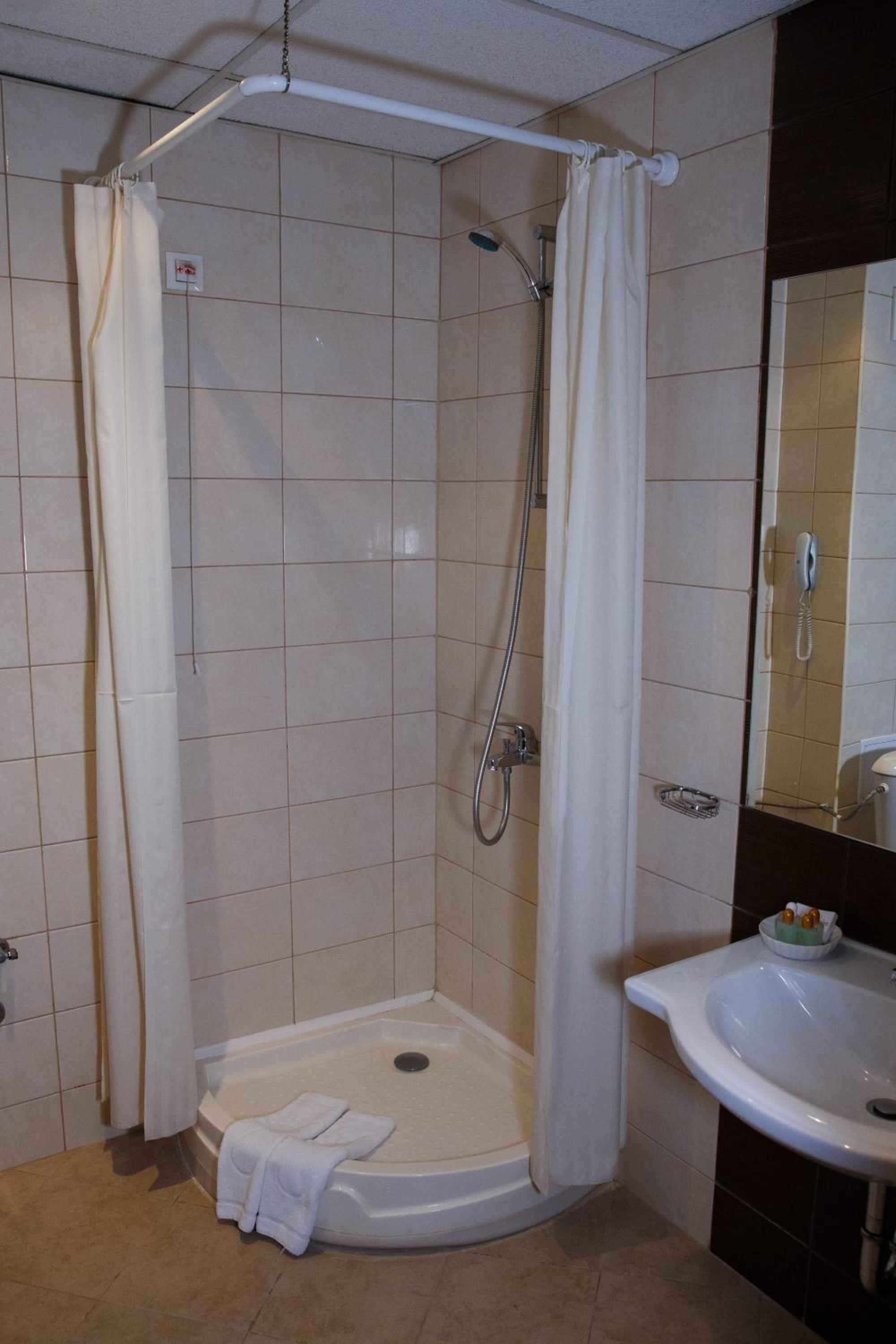 Double or Twin Room with Balcony photo 3