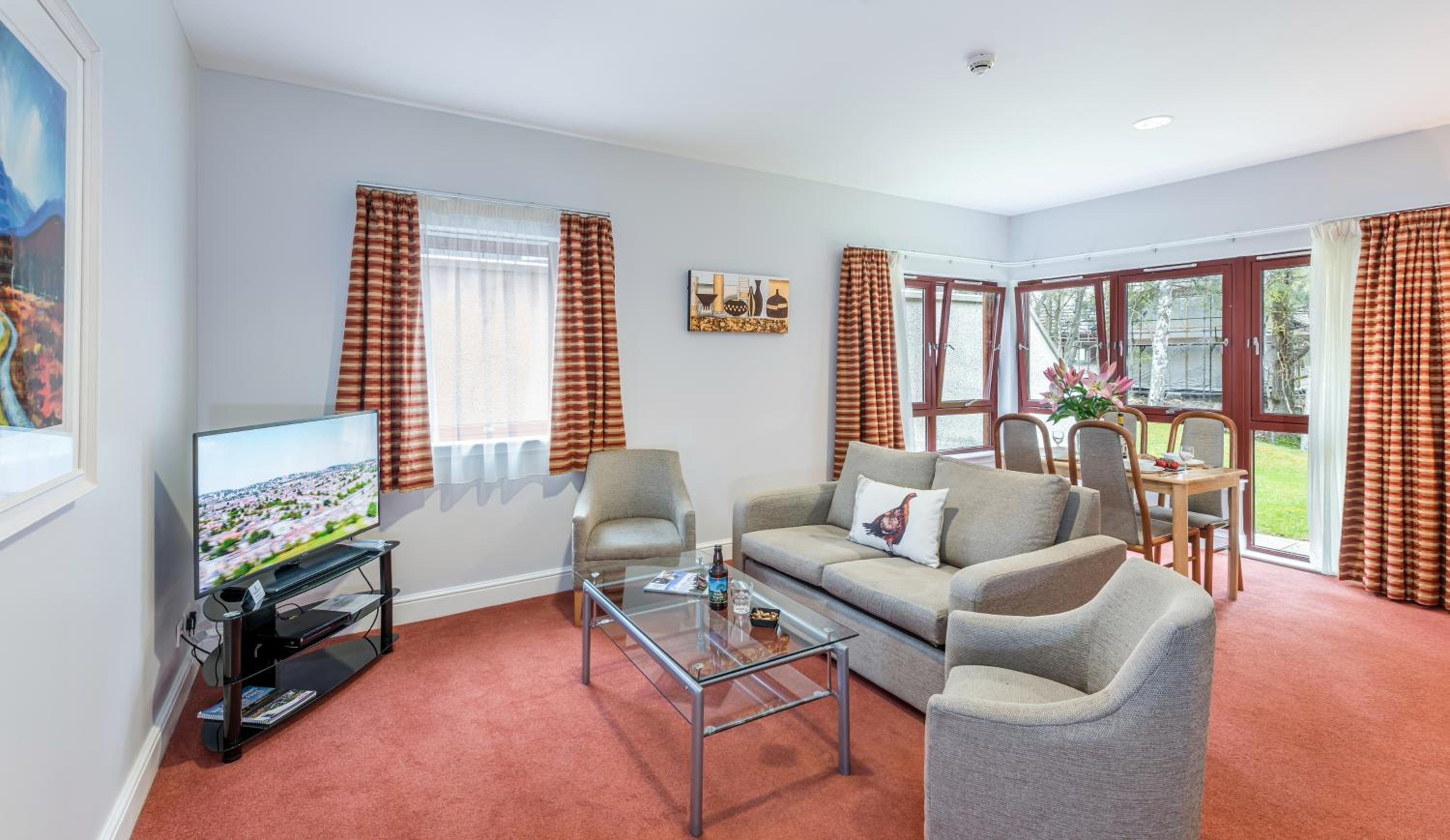 One-Bedroom Apartment - Photo 1