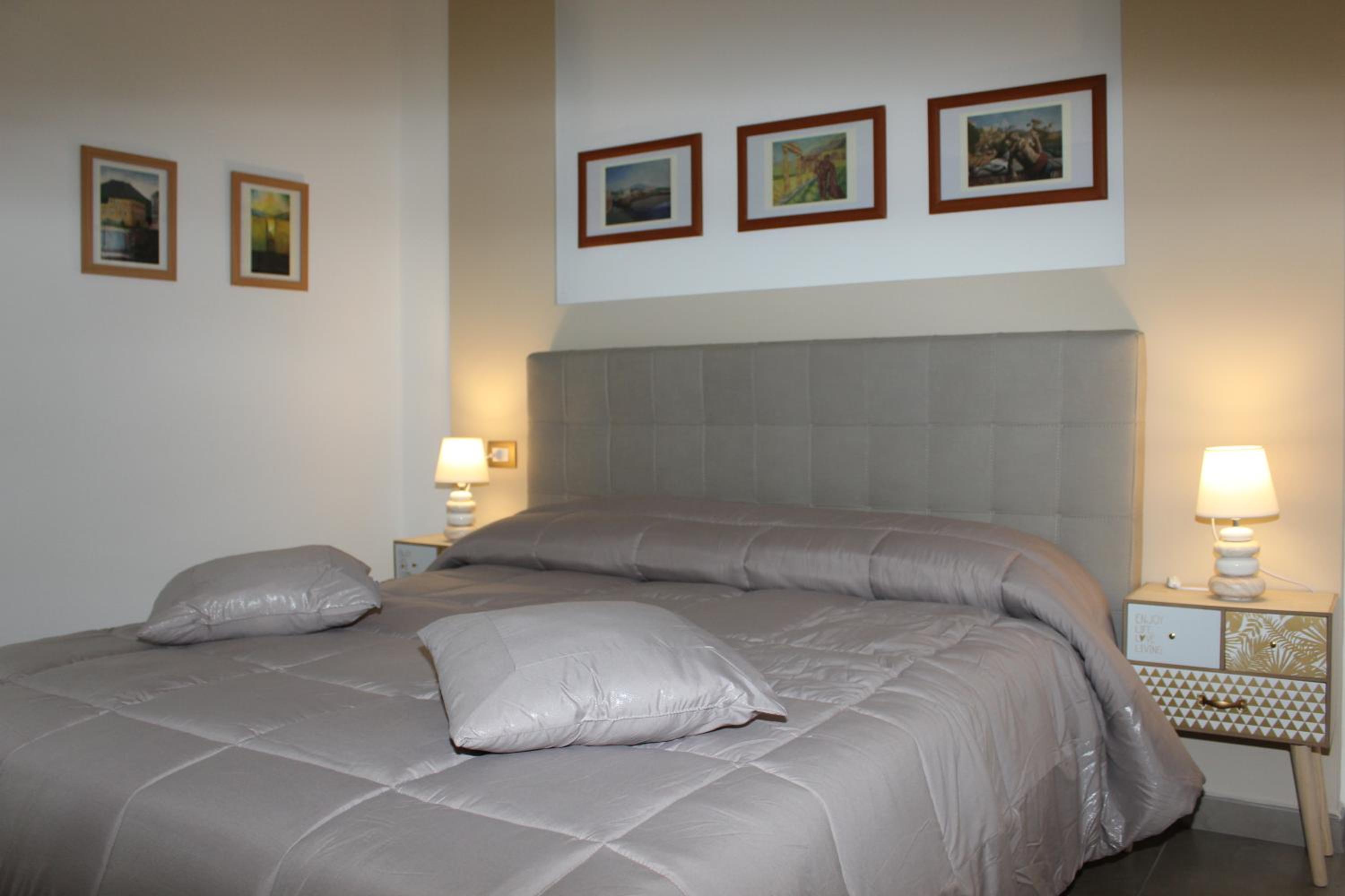 Double Room with Balcony - Photo 3