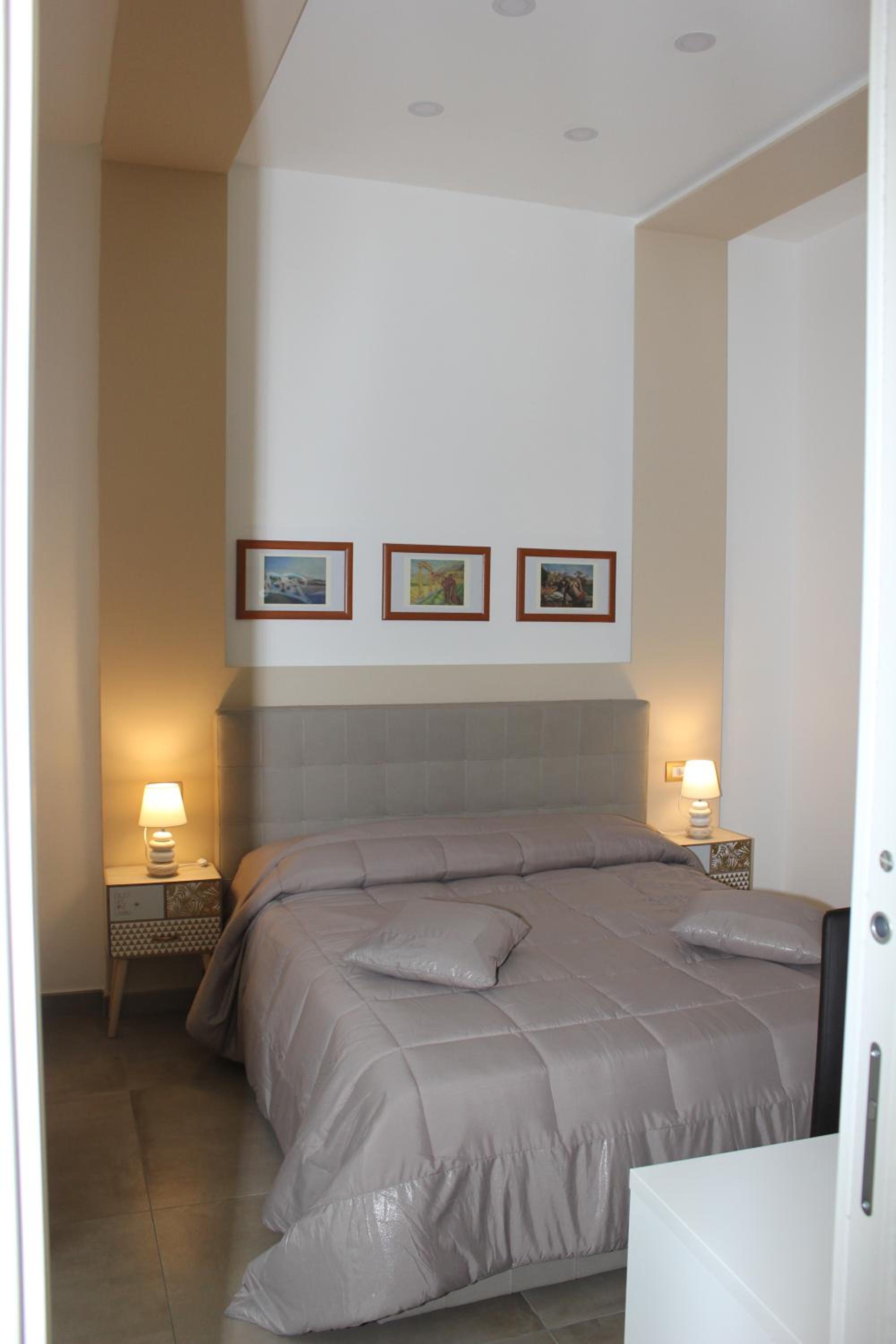 Double Room with Balcony - Photo 14