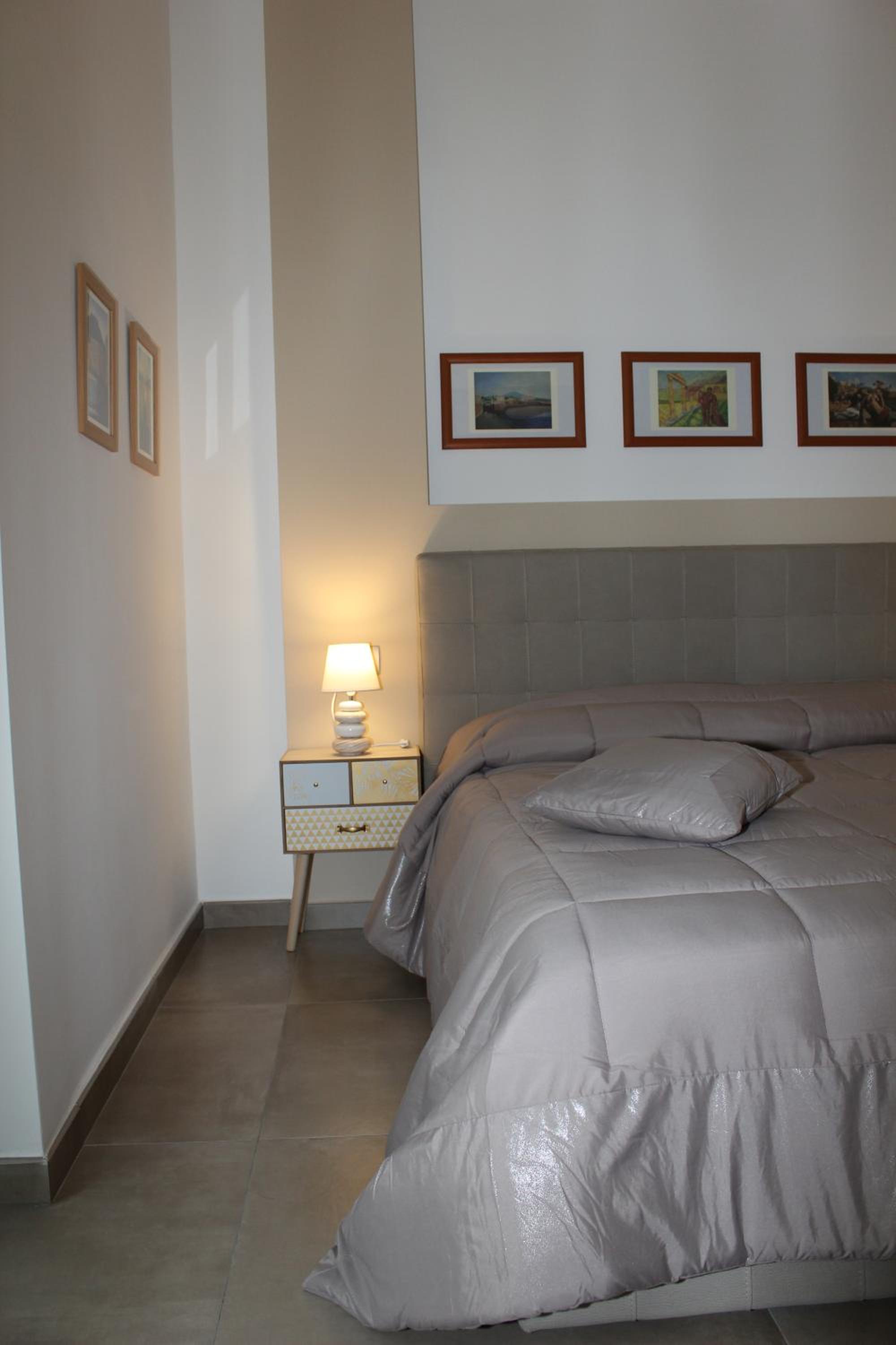 Double Room with Balcony - Photo 12