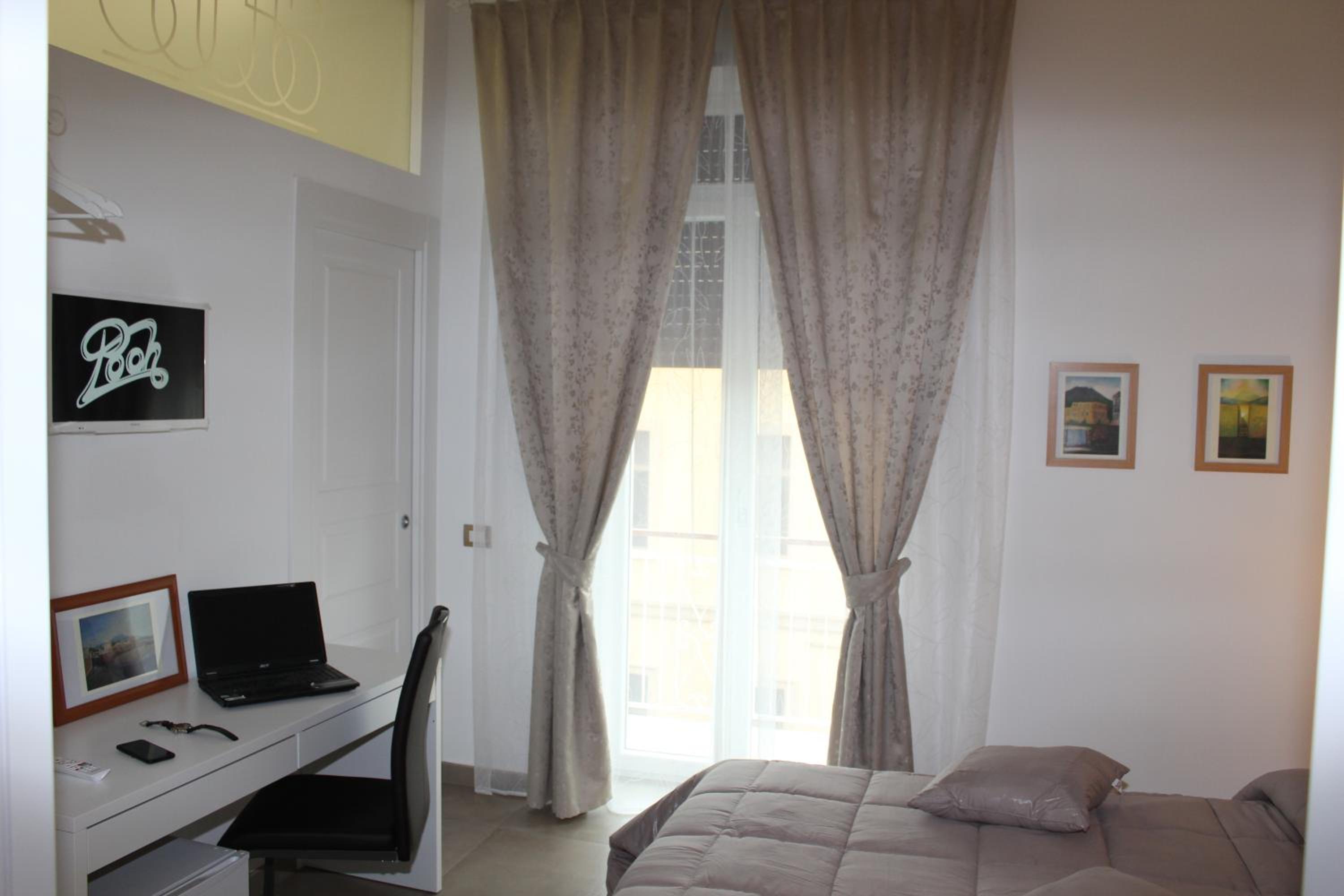 Double Room with Balcony - Photo 23
