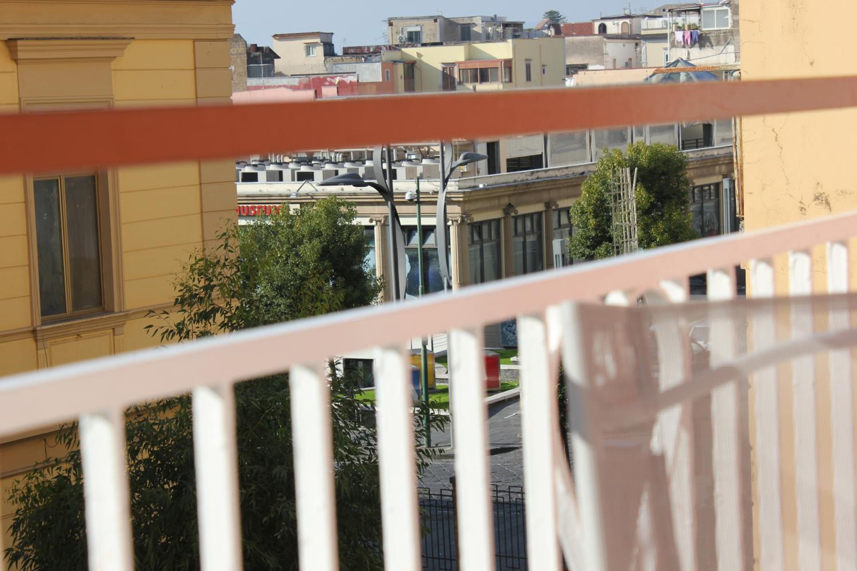 Double Room with Balcony - Photo 11