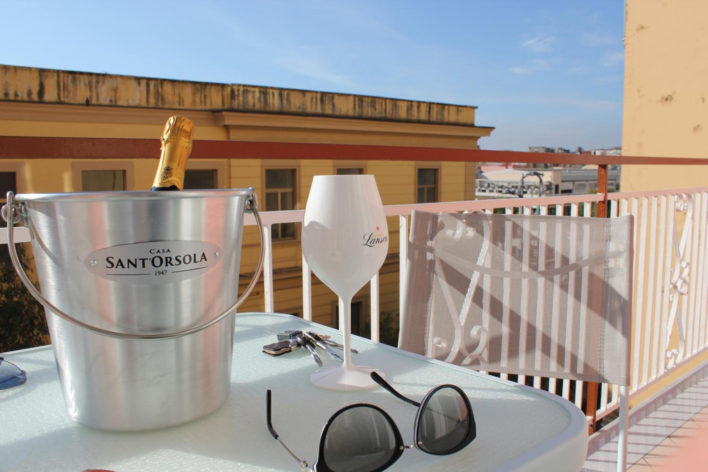 Double Room with Balcony - Photo 21