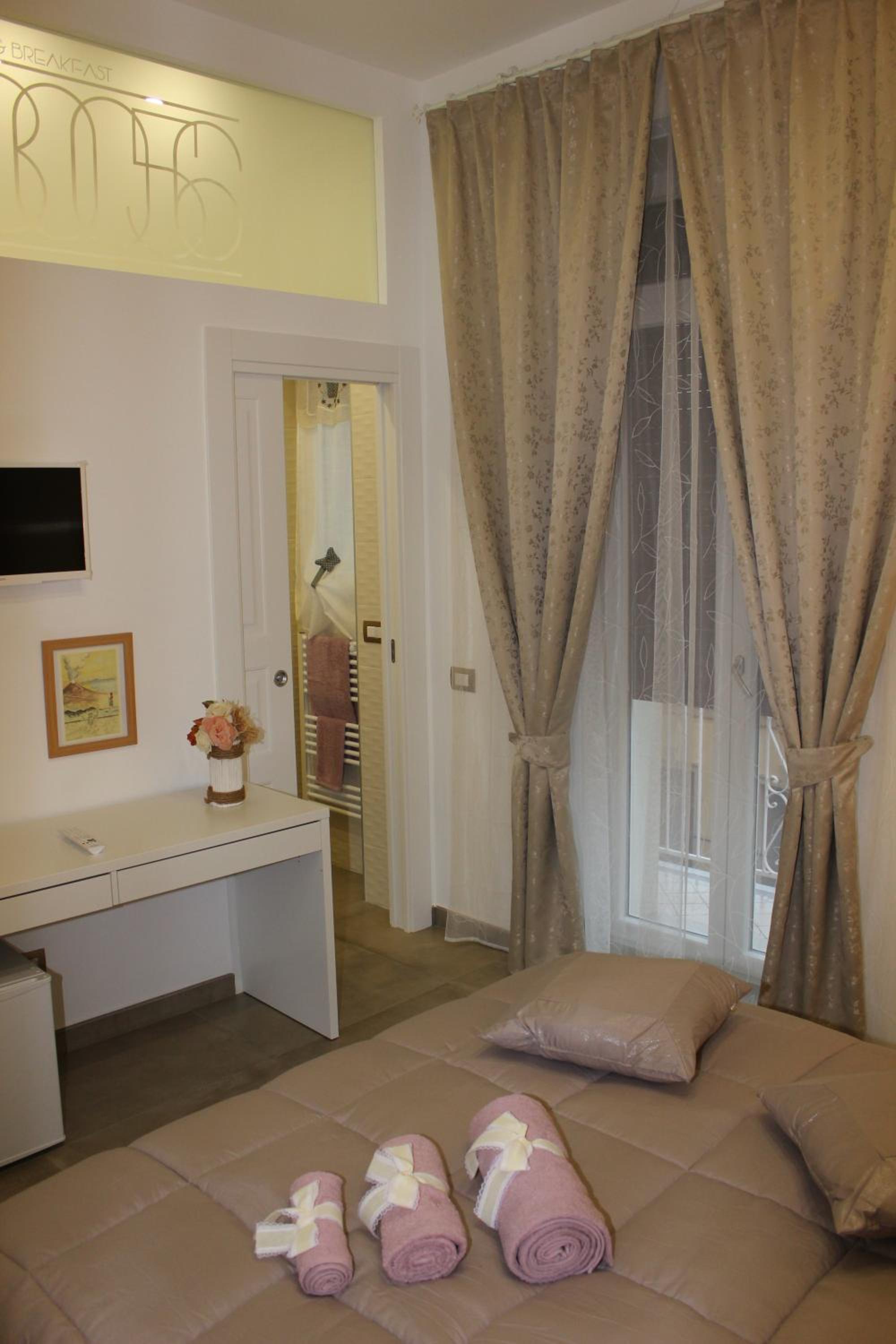 Double Room with Balcony - Photo 17