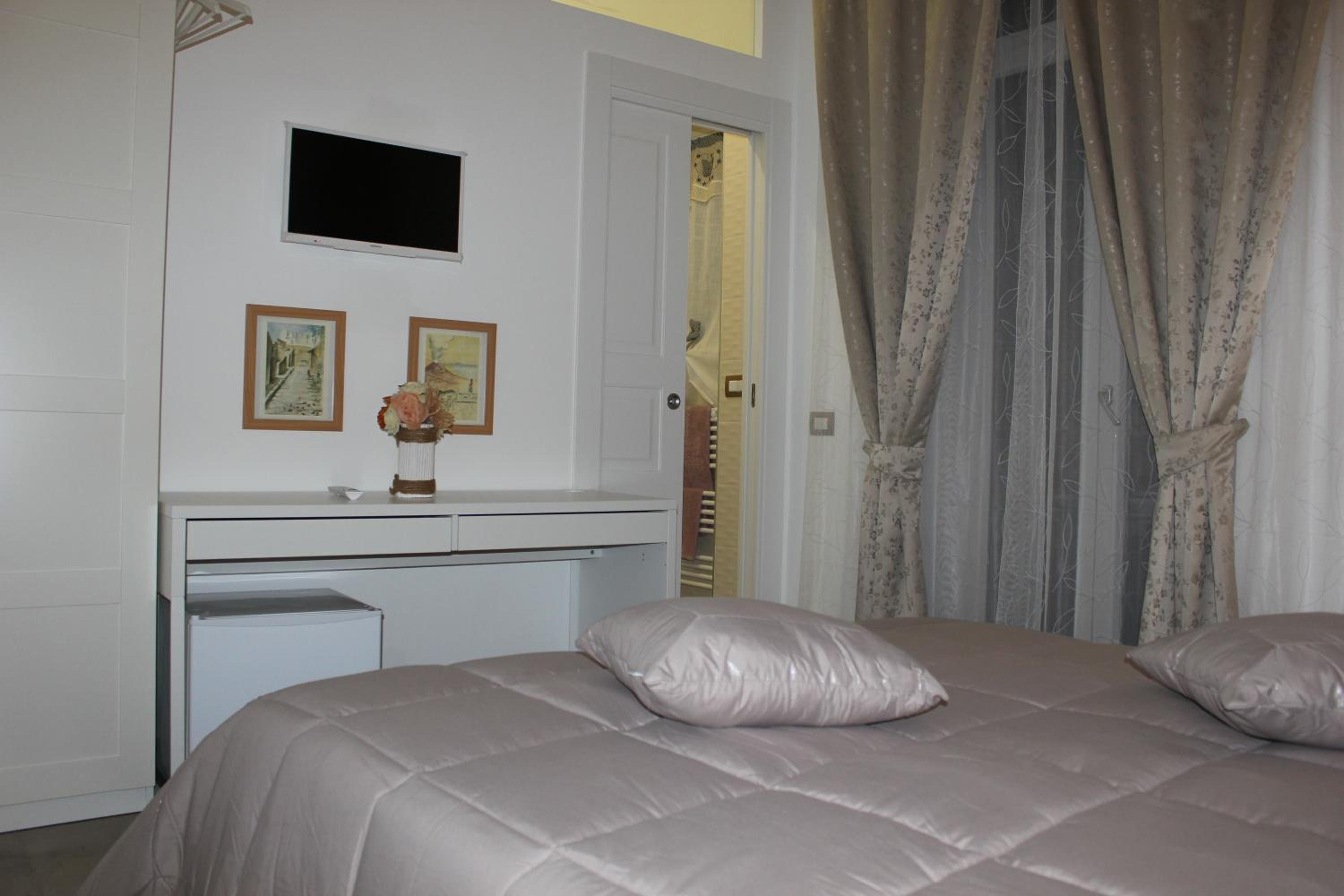 Double Room with Balcony - Photo 45