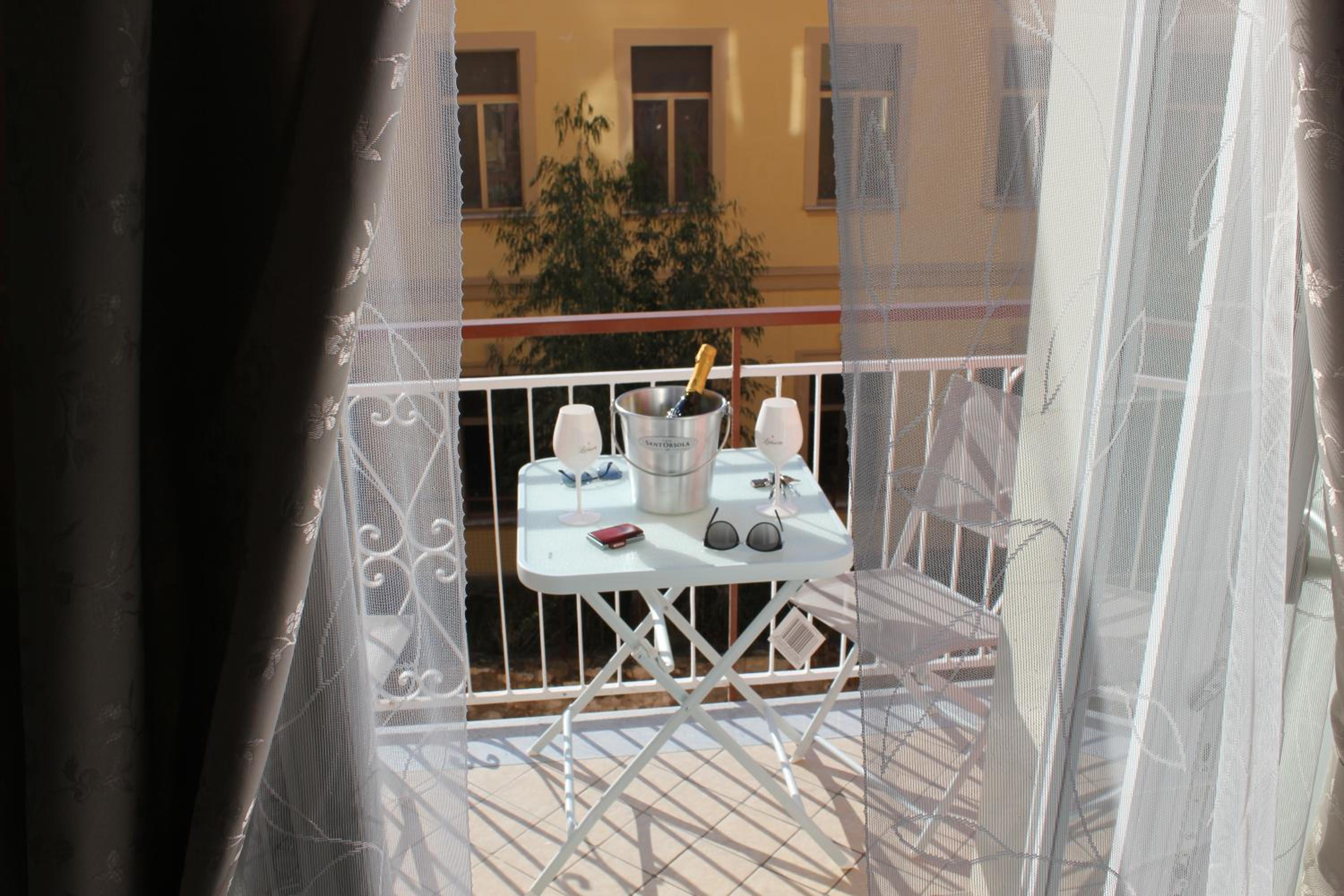 Double Room with Balcony - Photo 26