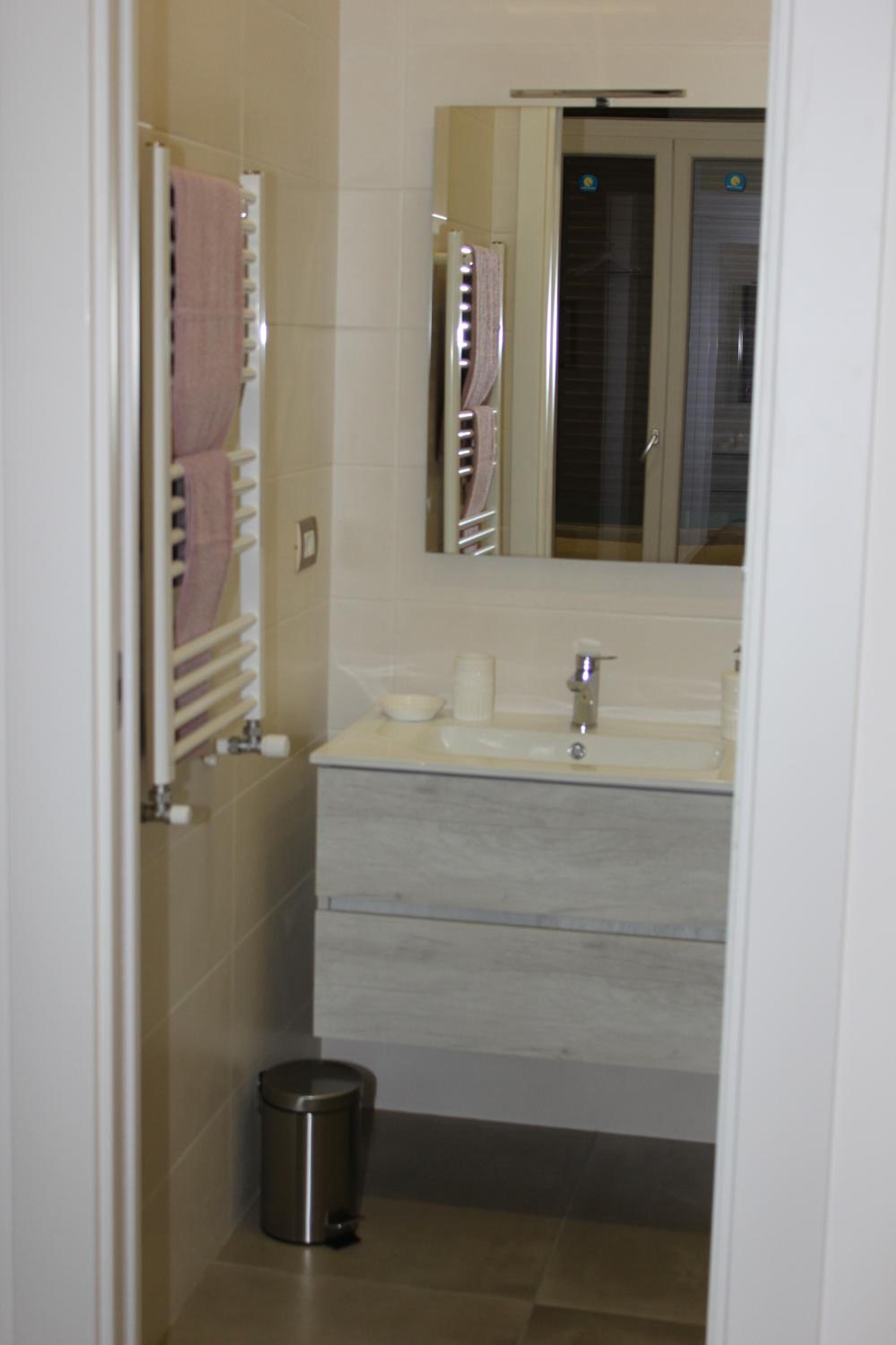 Deluxe Double Room with Balcony - Photo 15