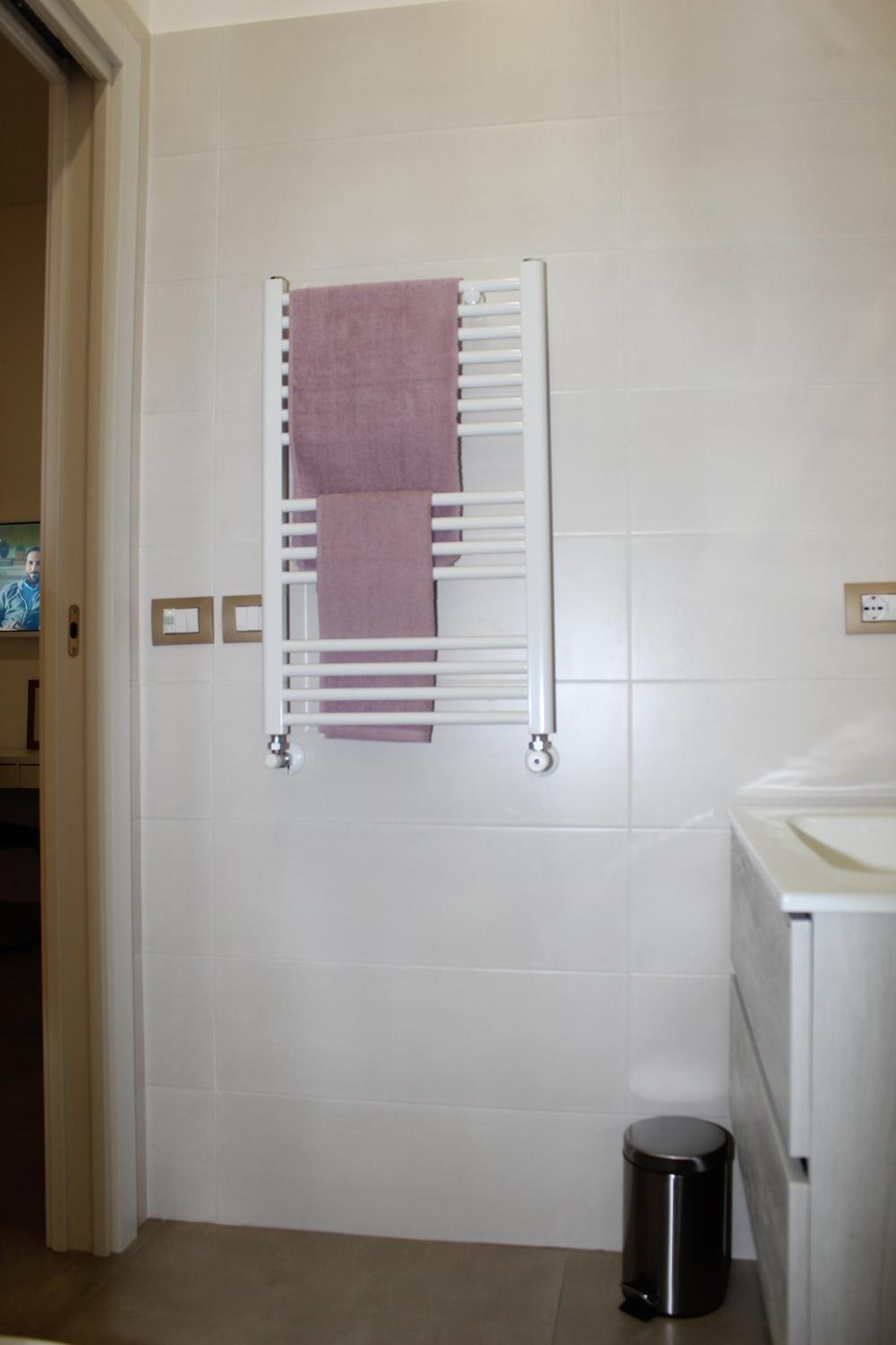 Deluxe Double Room with Balcony - Photo 18