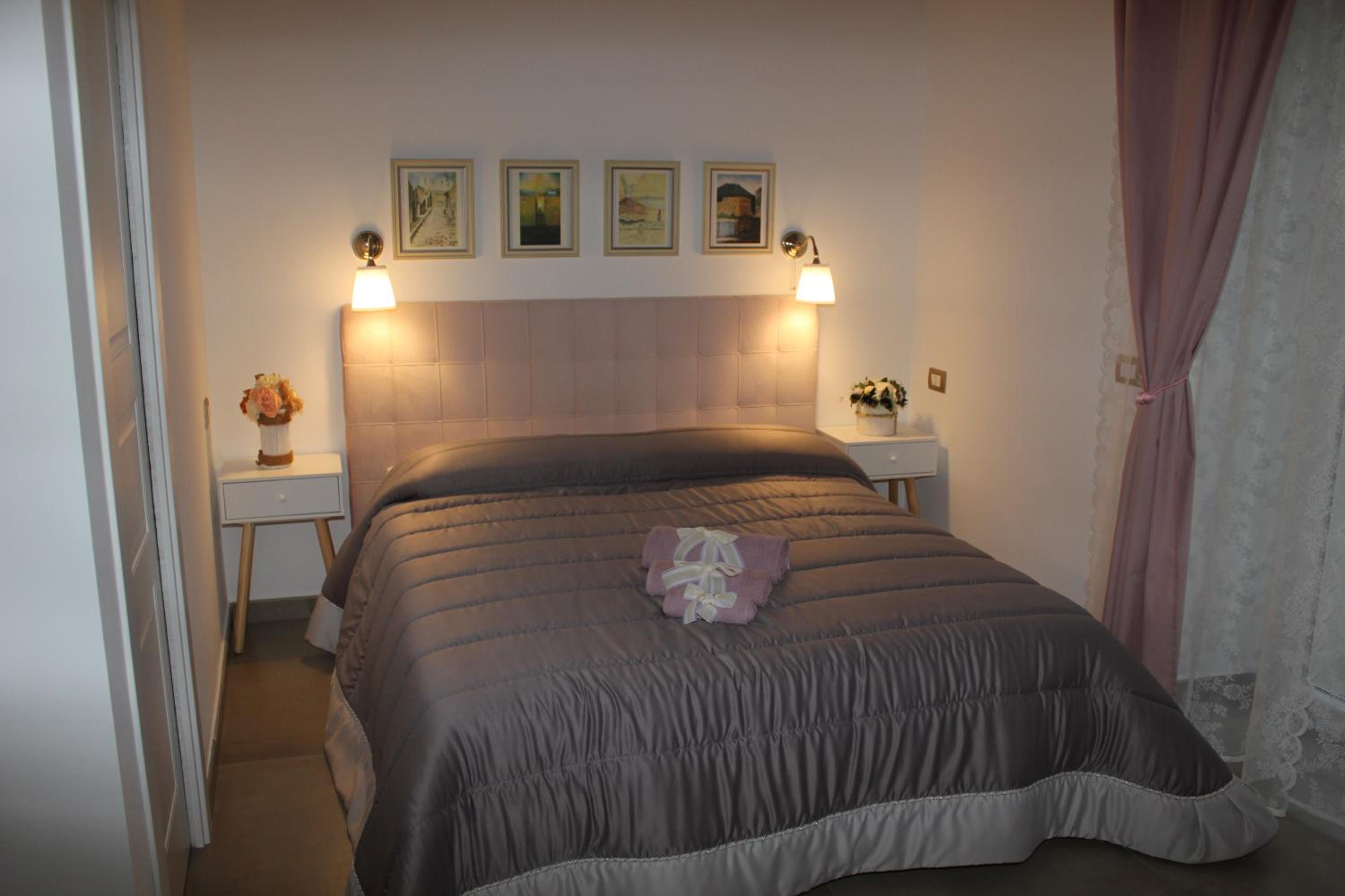 Deluxe Double Room with Balcony - Photo 17
