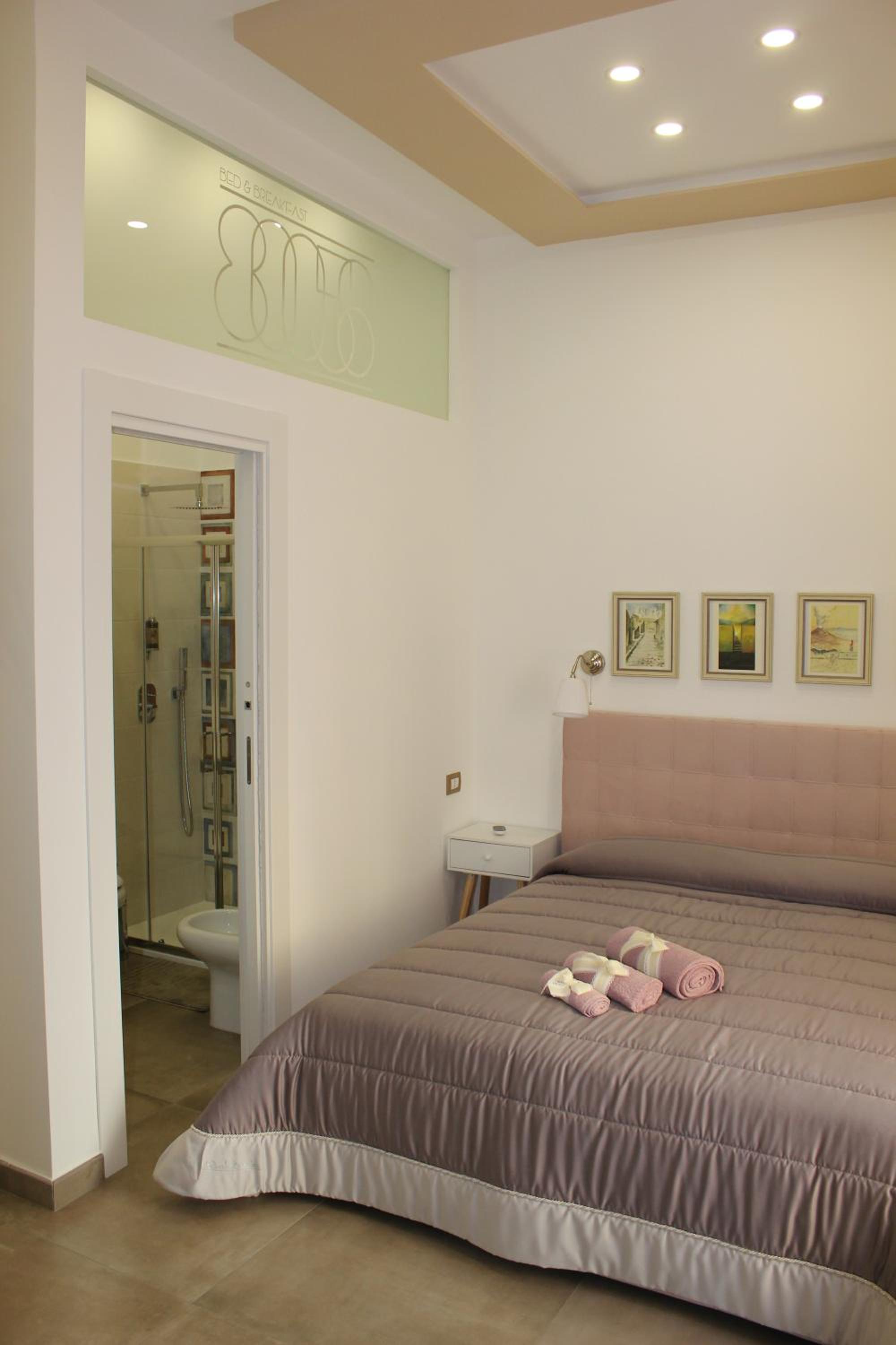 Deluxe Double Room with Balcony - Photo 24