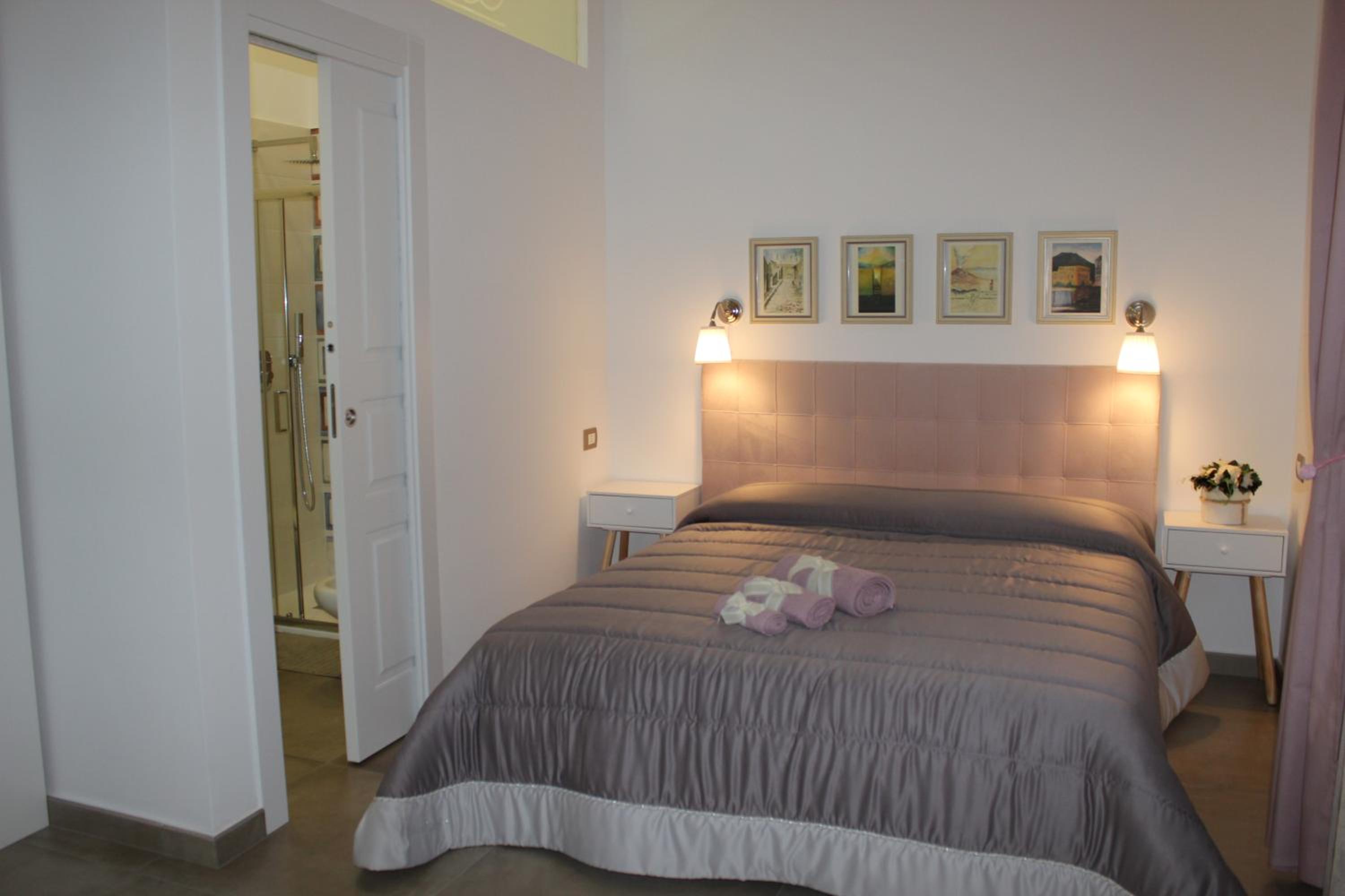 Deluxe Double Room with Balcony - Photo 27
