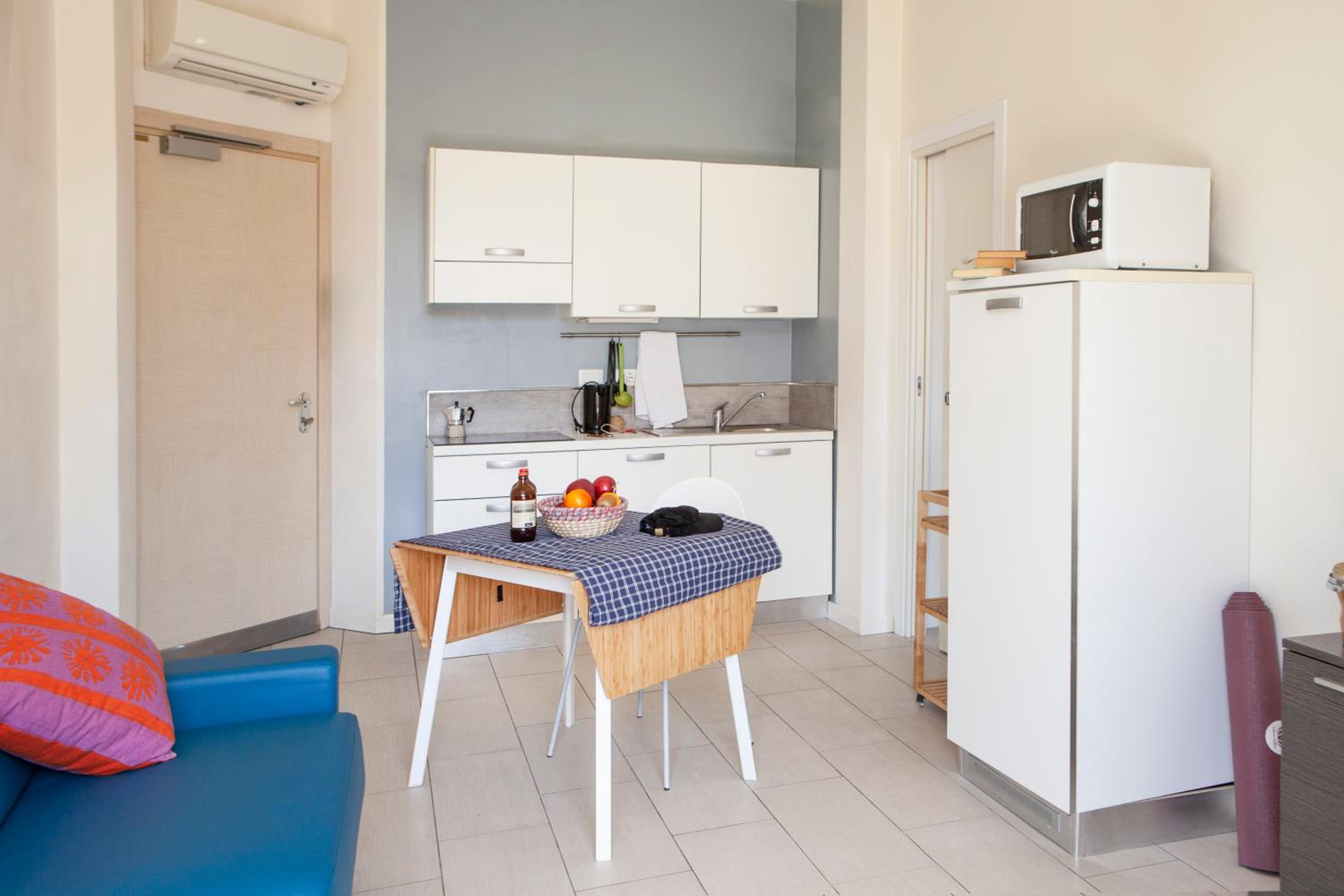 Deluxe One-Bedroom Apartment (4 Adults) with Balcony photo 2