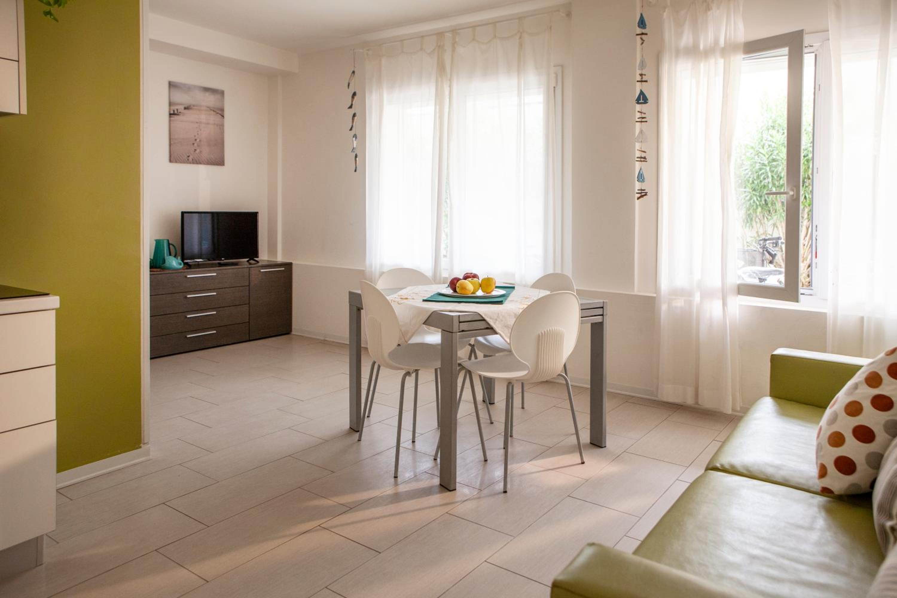 One-Bedroom Apartment - Ground Floor (6 Adults) photo 2