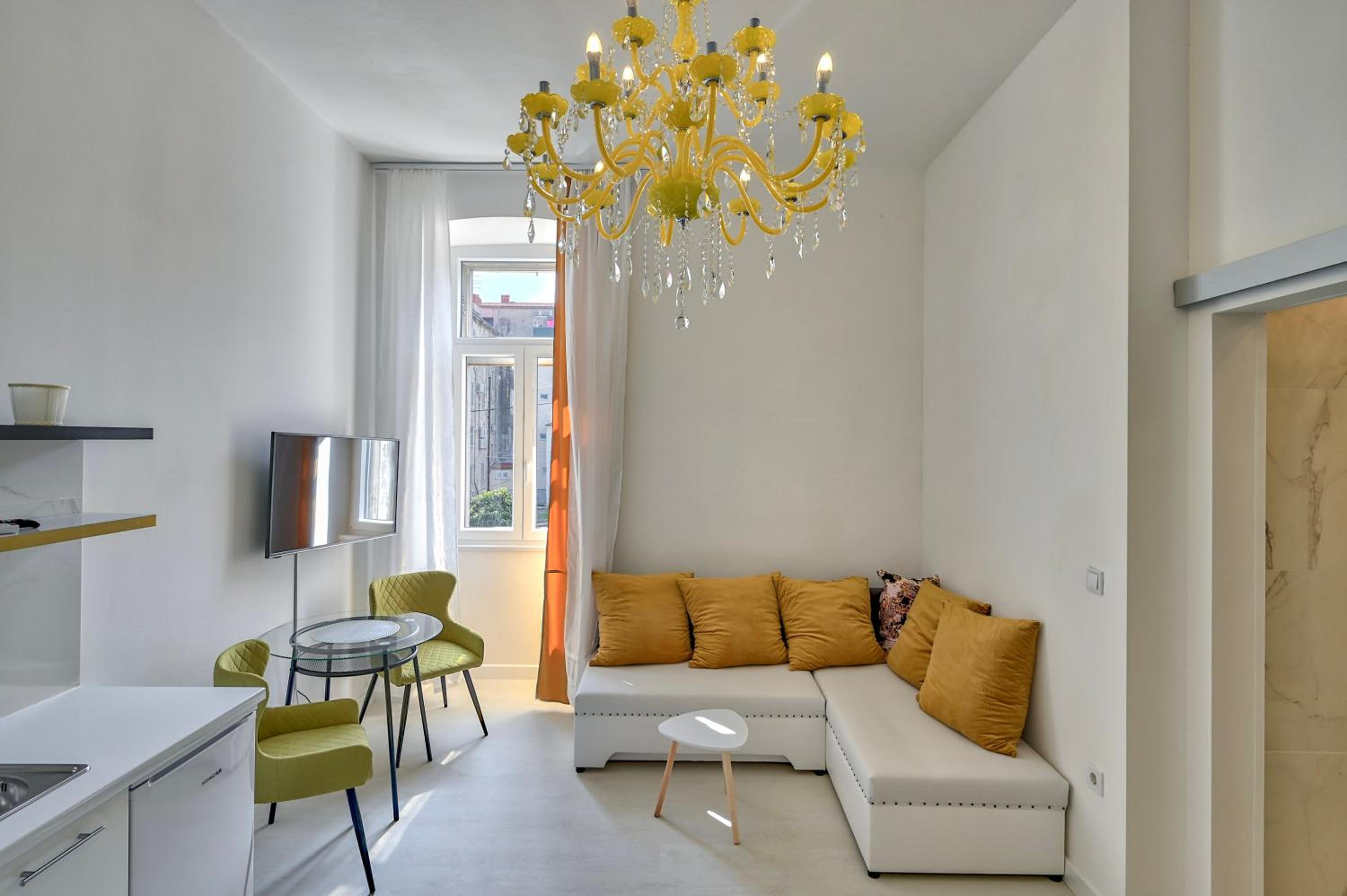 King Studio with Sofa Bed - Photo 14