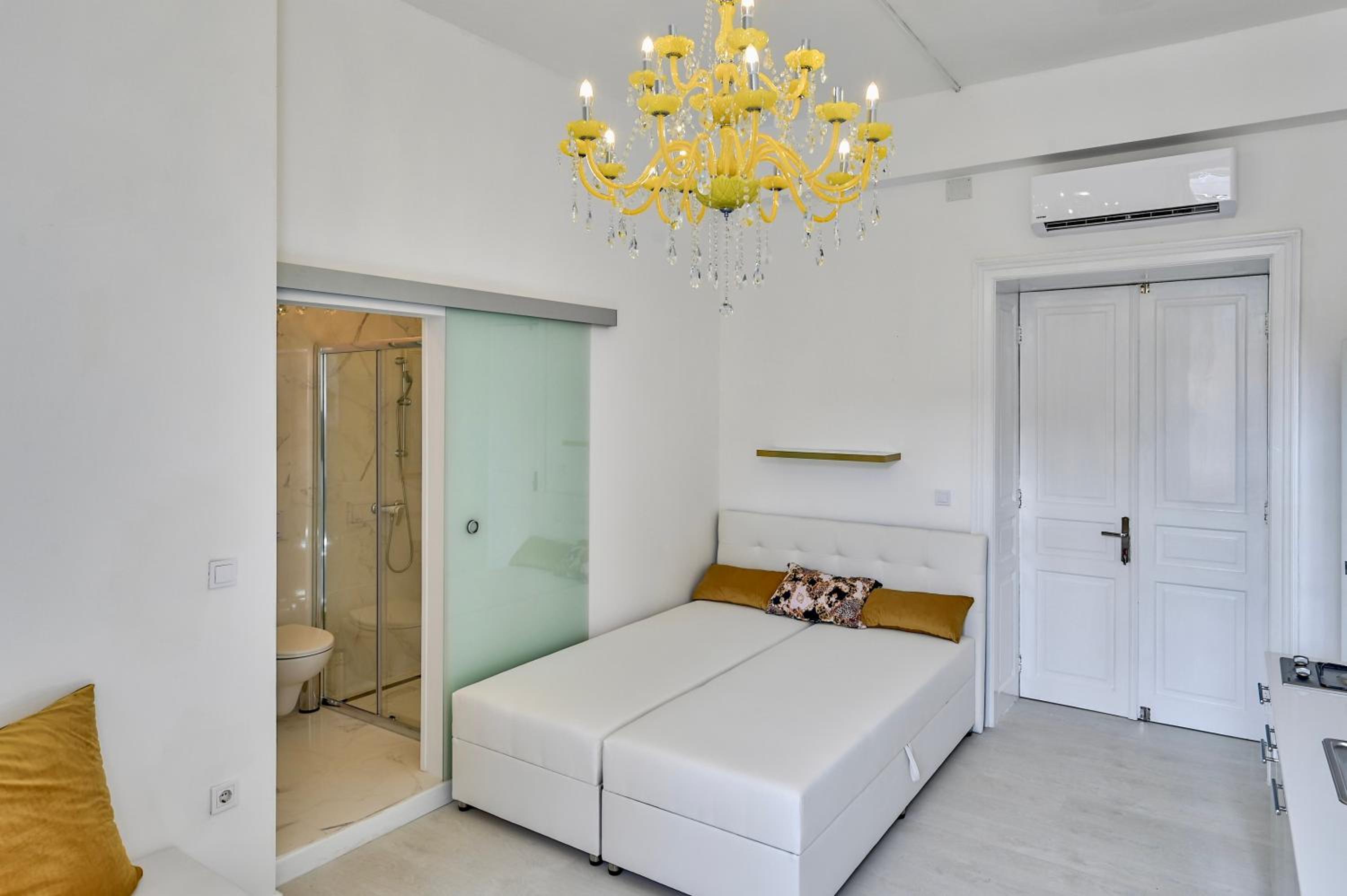 King Studio with Sofa Bed - Photo 16