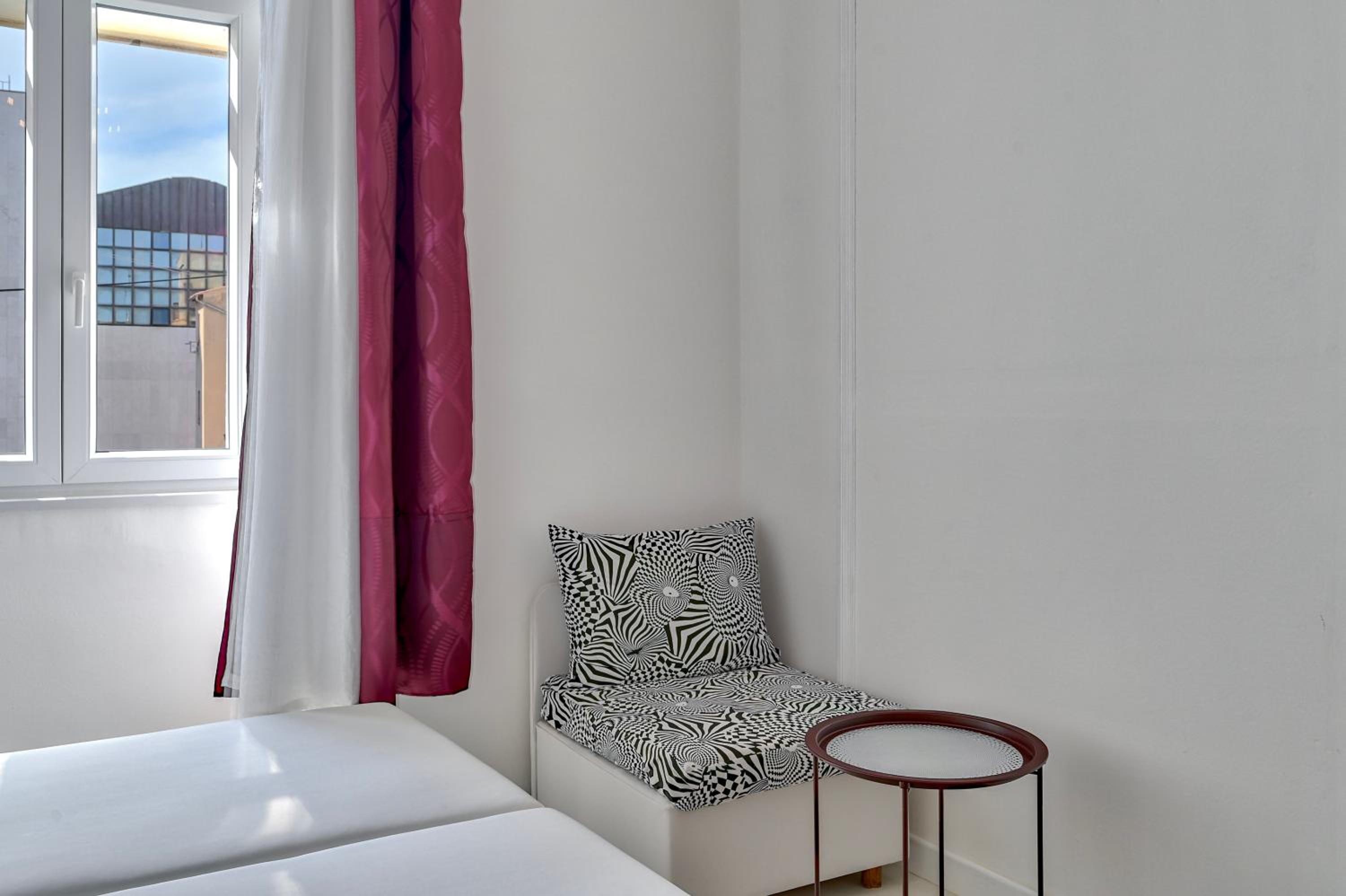 King Studio with Sofa Bed - Photo 26