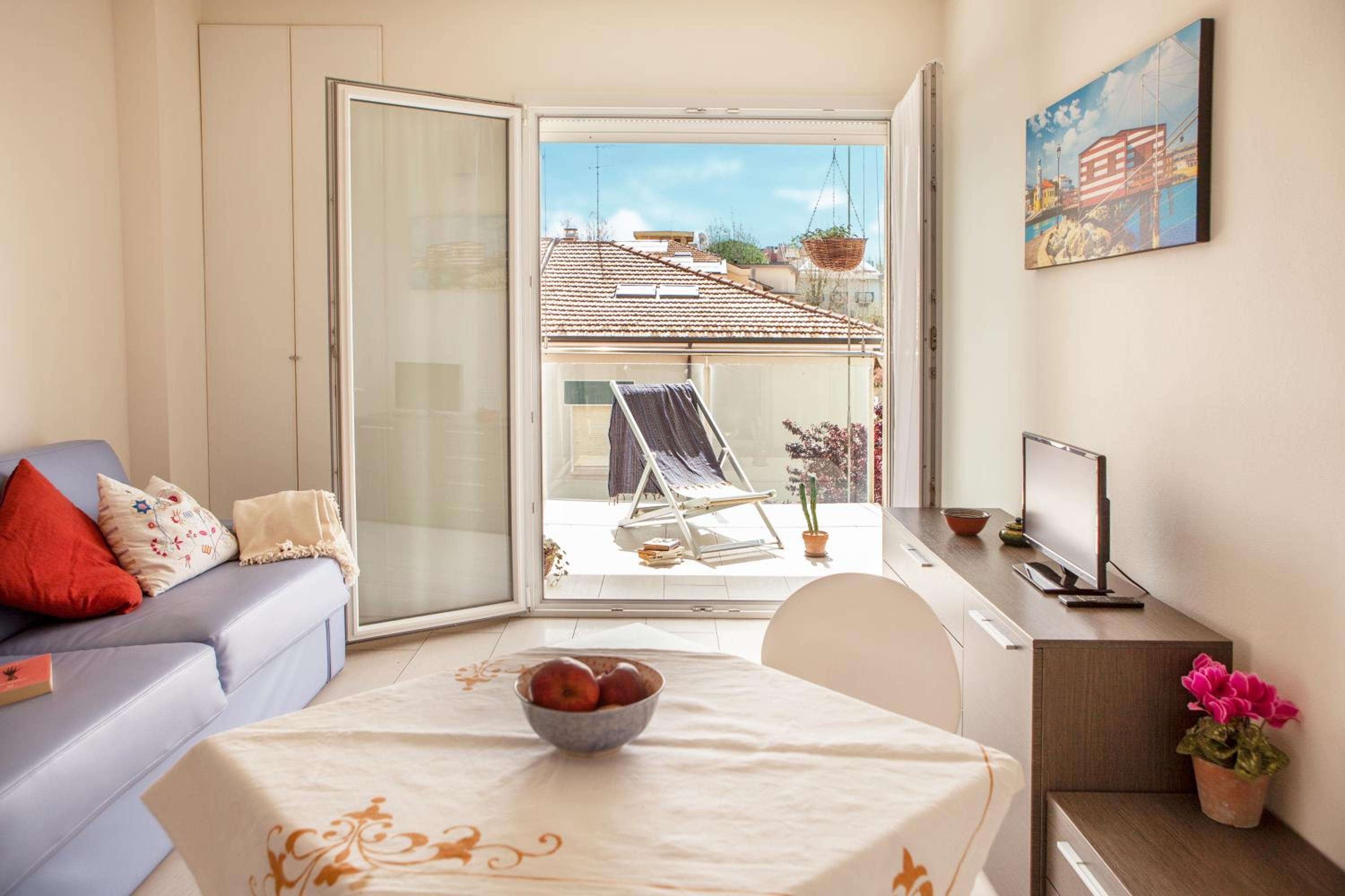 Economy Studio with Balcony photo 1