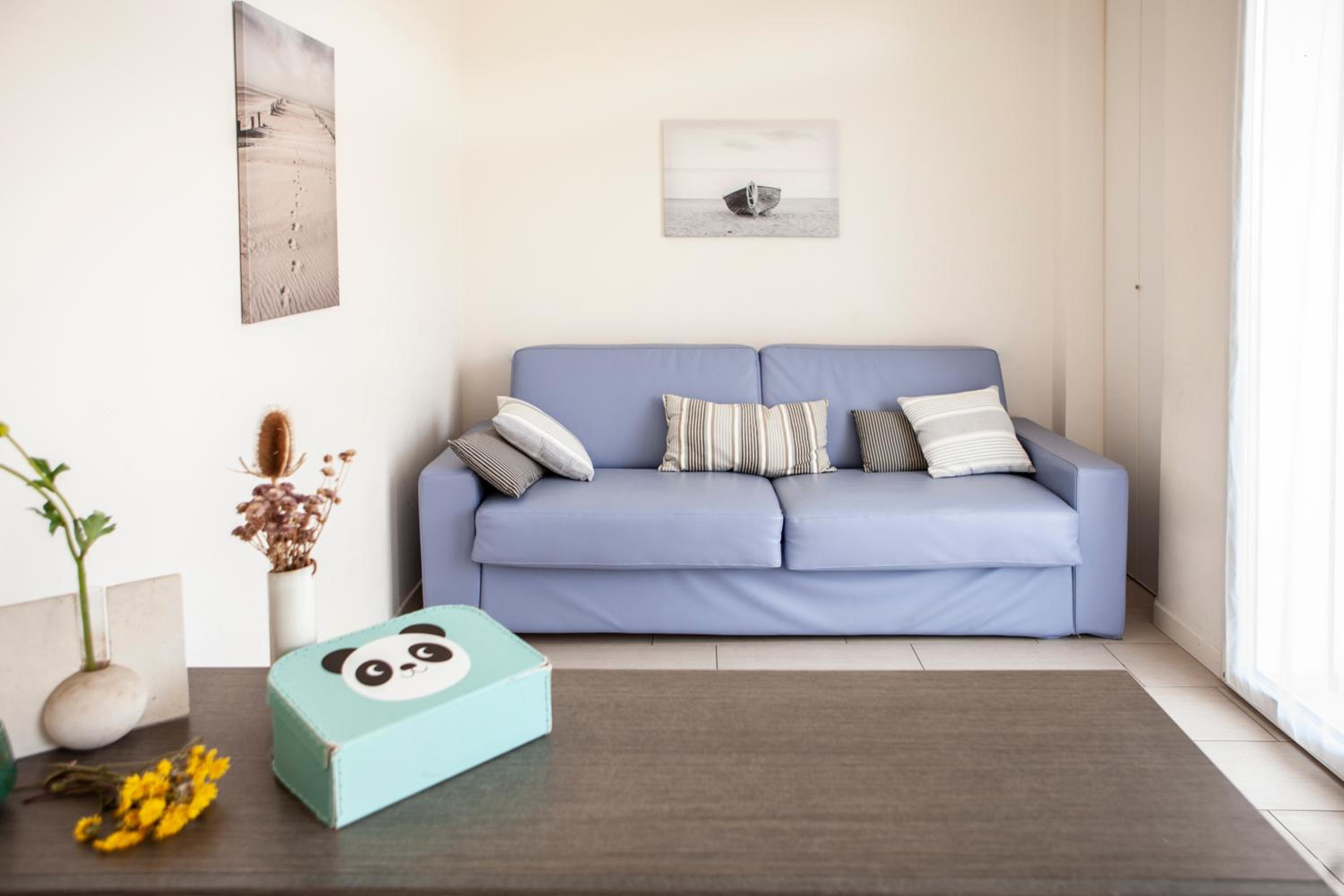 One-Bedroom Apartment with Balcony photo 1