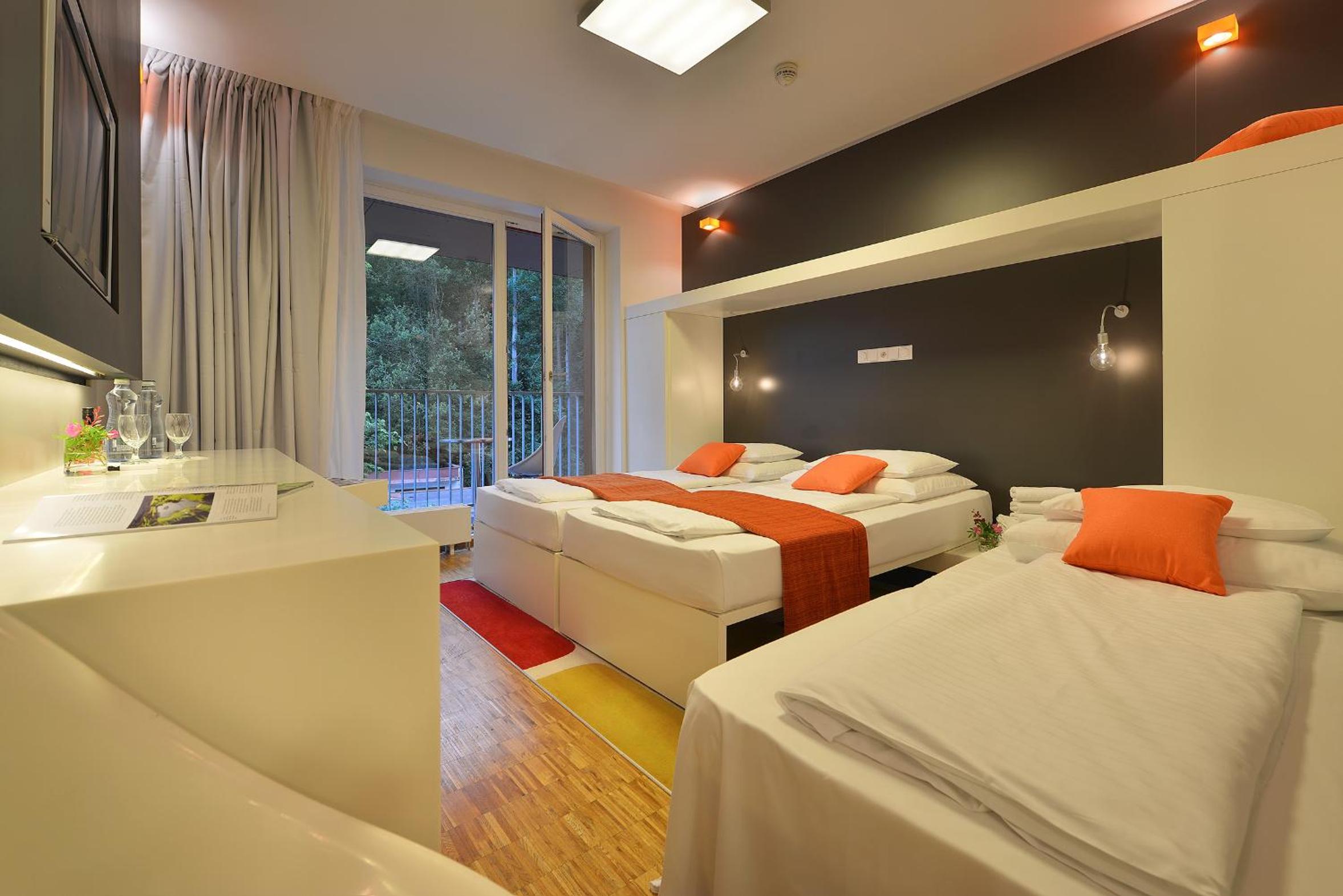 Double Room with Extra Bed and Balcony photo 3