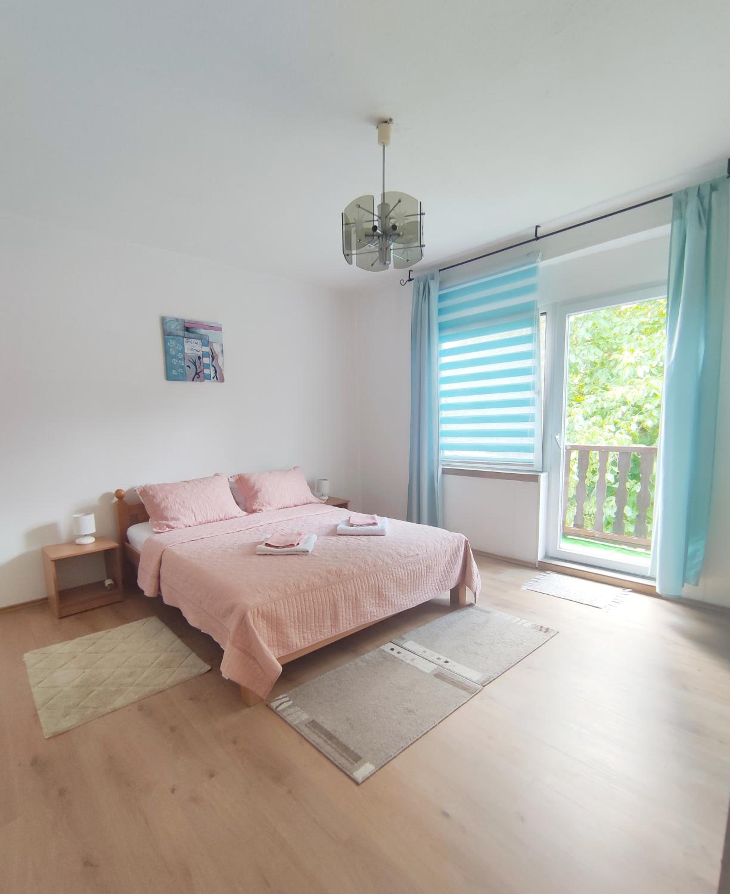 Apartment with Balcony - Photo 25