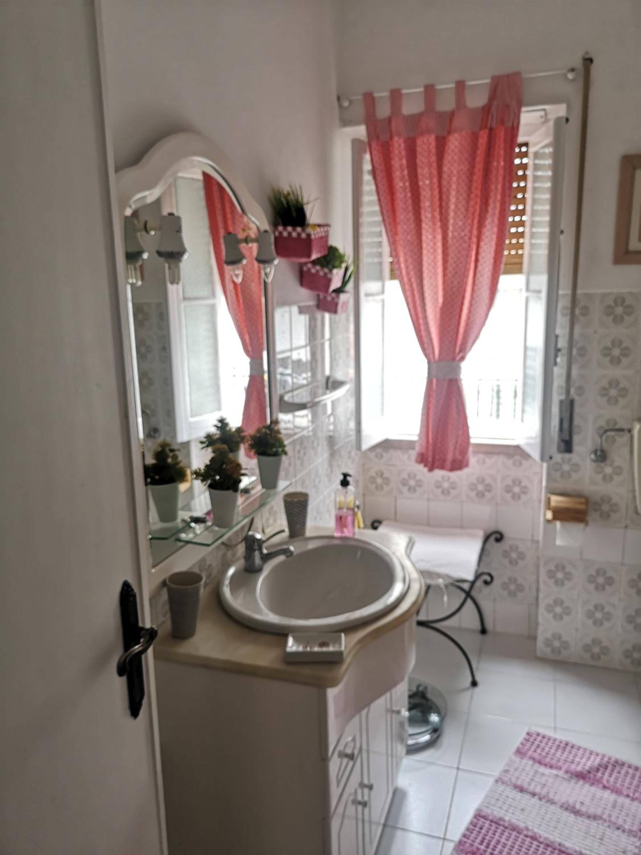 Double Room with Shared Bathroom photo 3