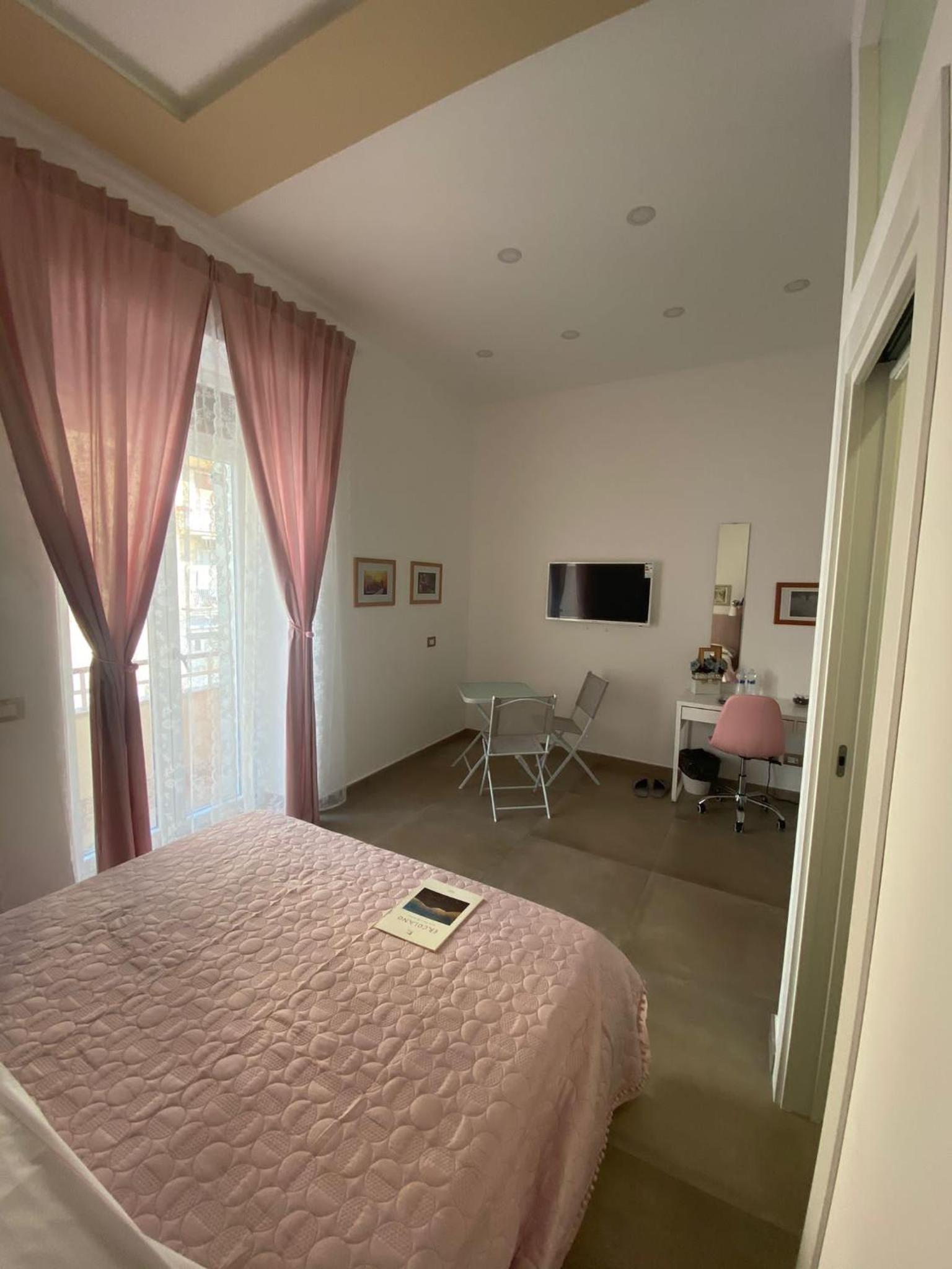 Deluxe Double Room with Balcony - Photo 39