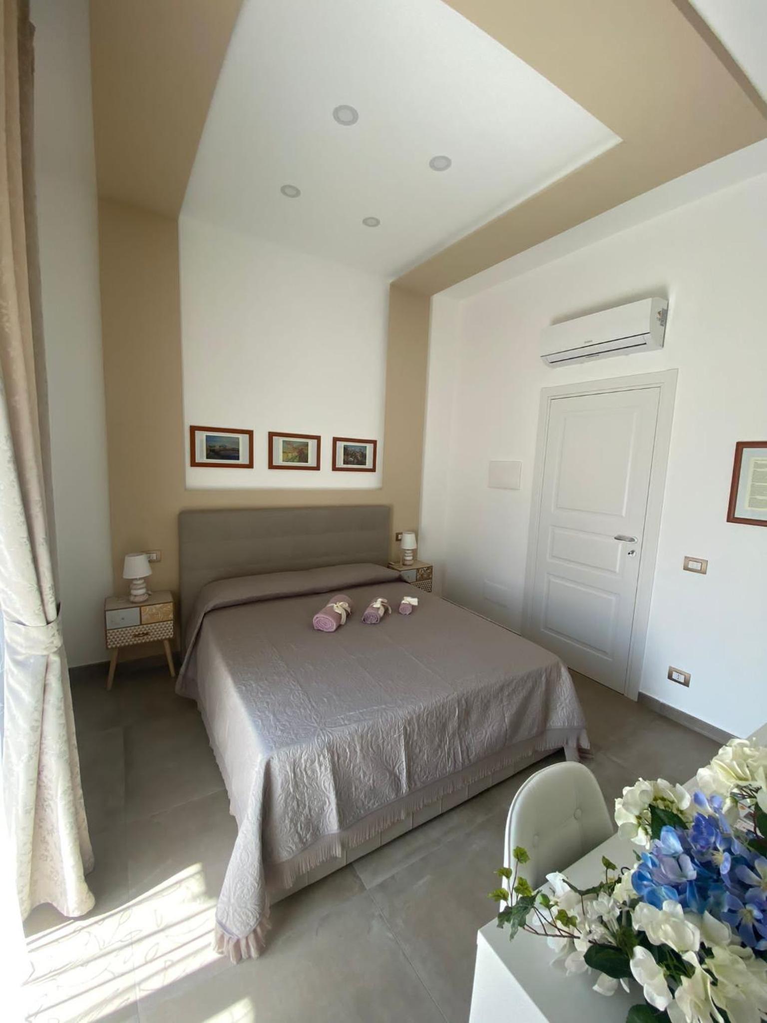Double Room with Balcony - Photo 35