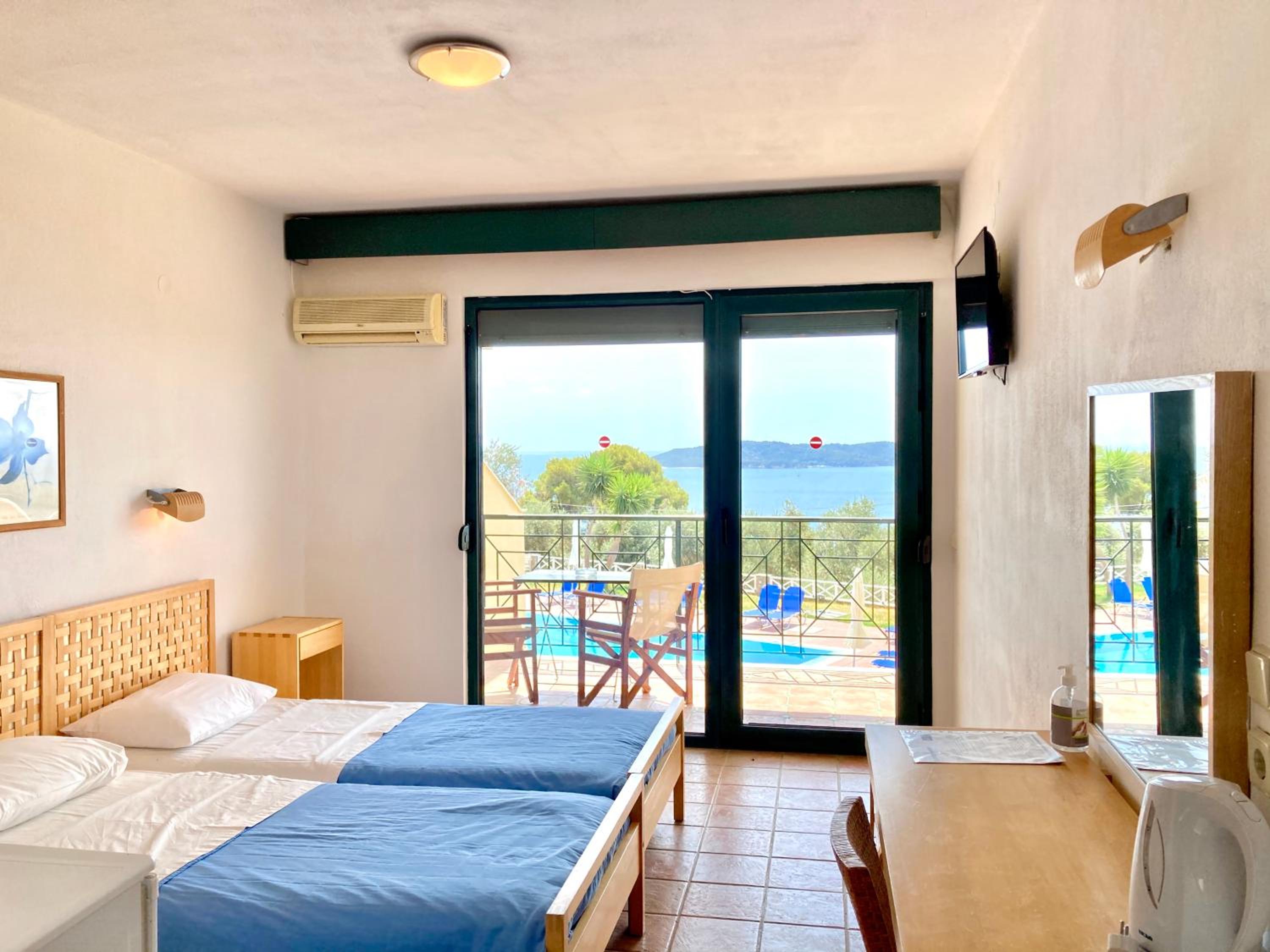 Twin Room with Sea View photo 1