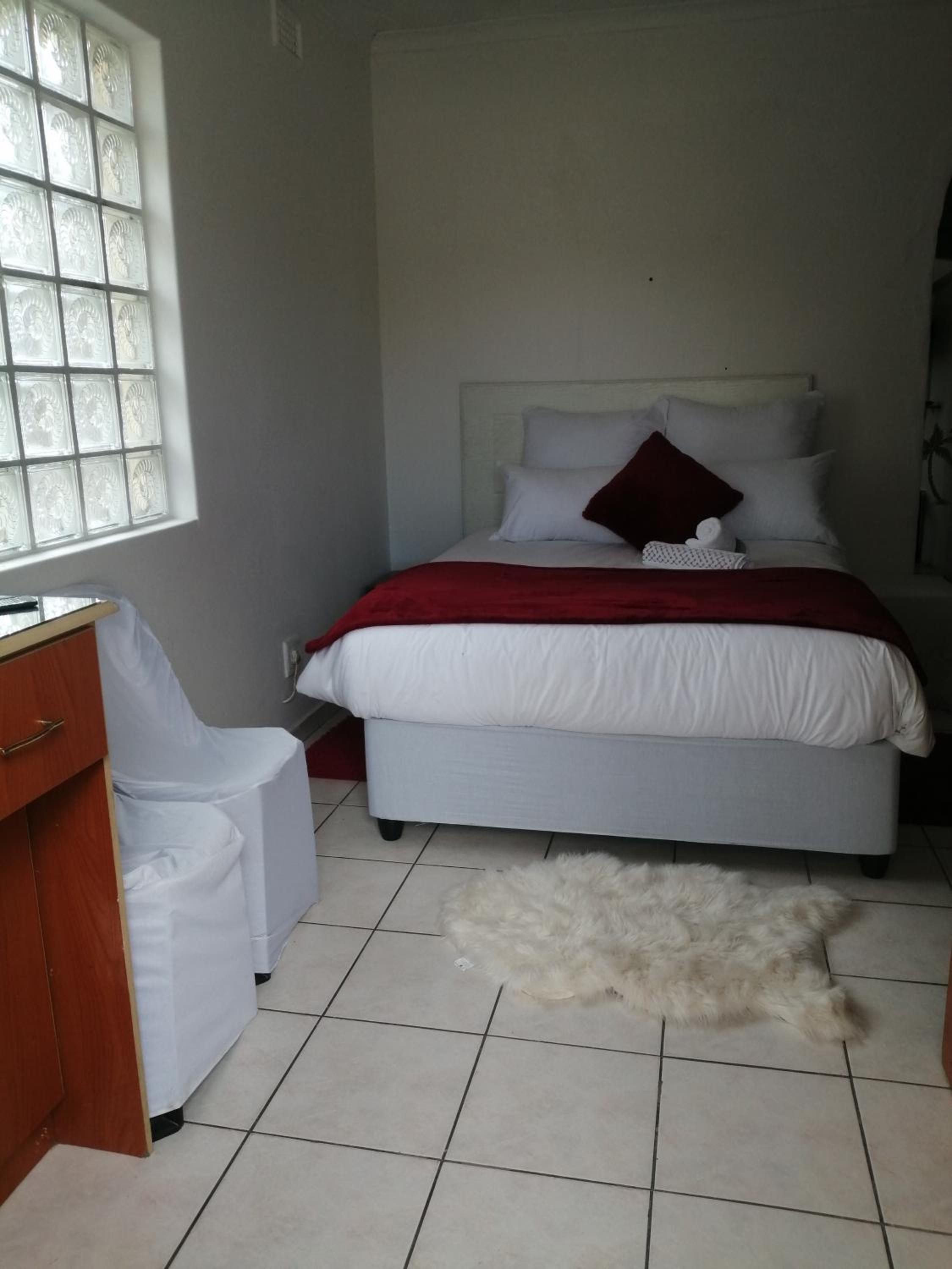 Double Room - Photo 2