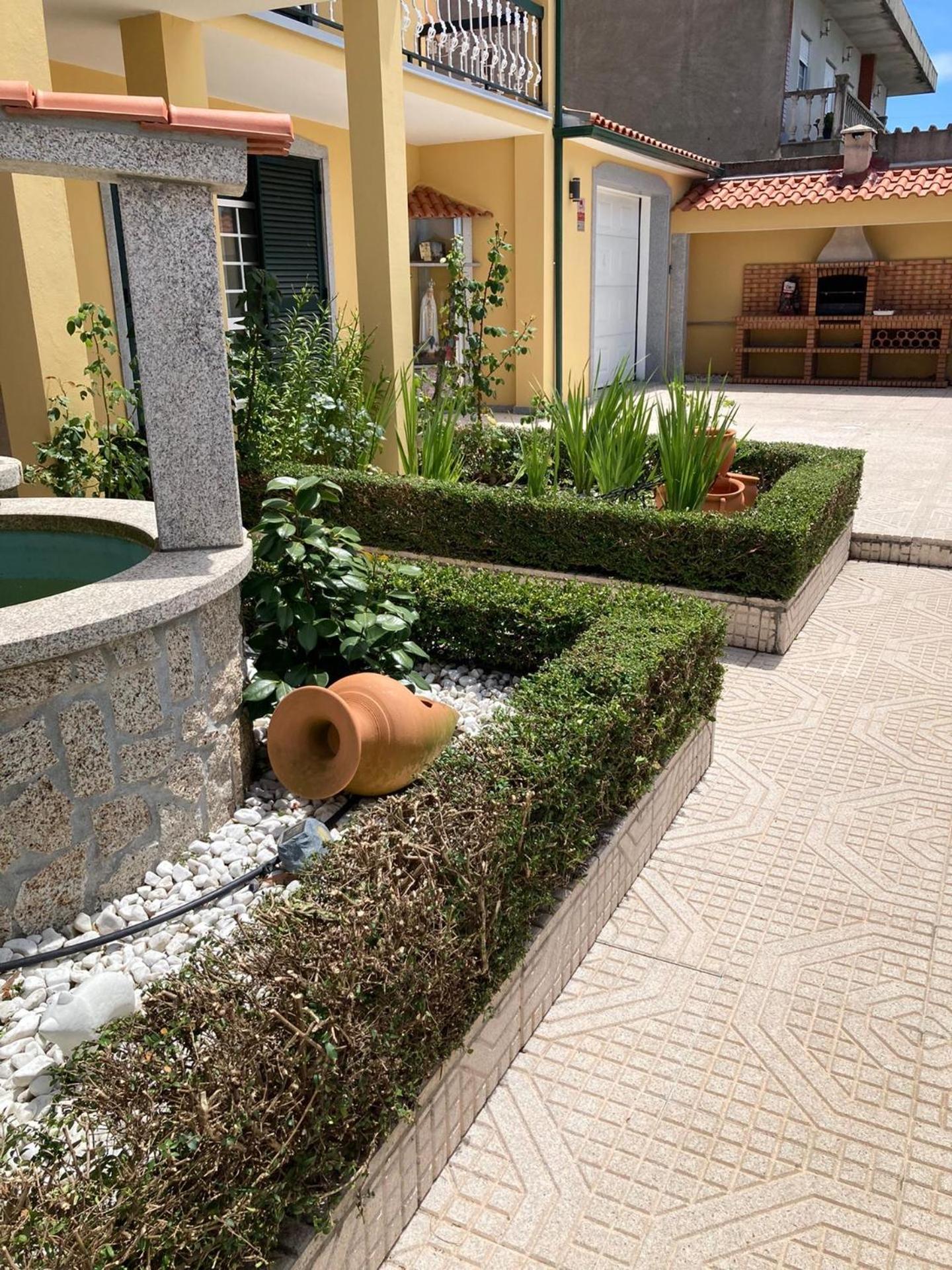 Four-Bedroom House - Photo 33