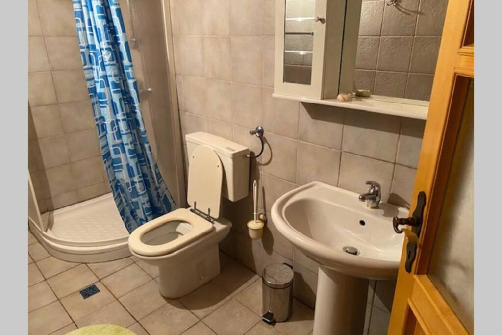 Four-Bedroom Apartment - Photo 2