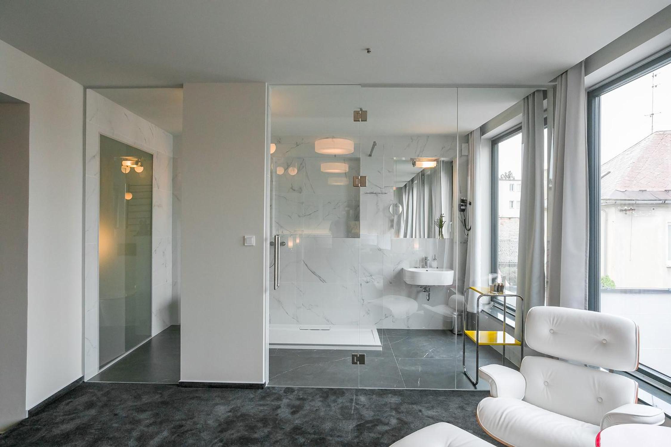 Large Double Room photo 3