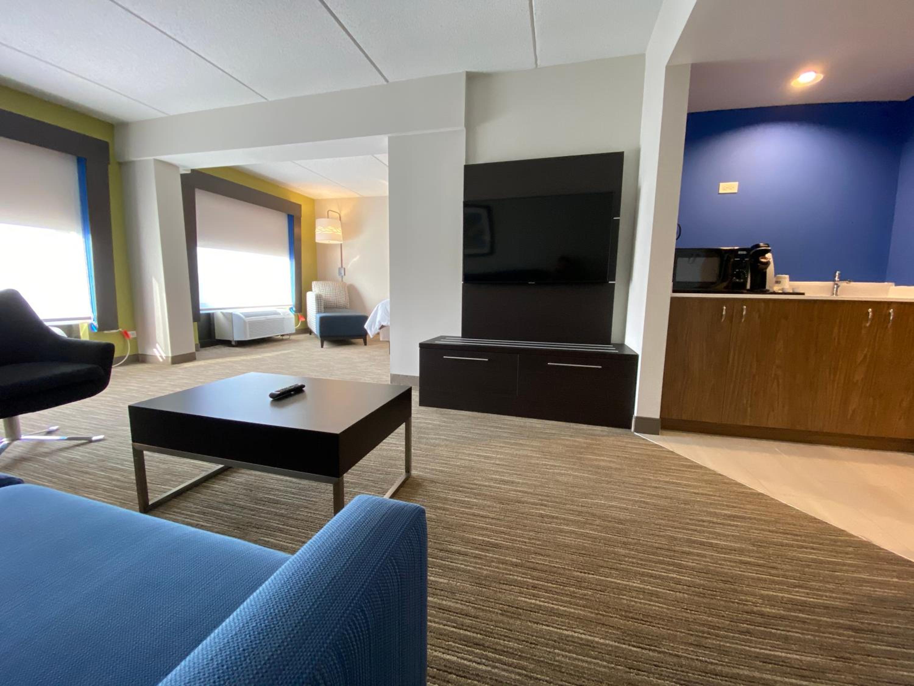 King Suite - Disability Access - Photo 5