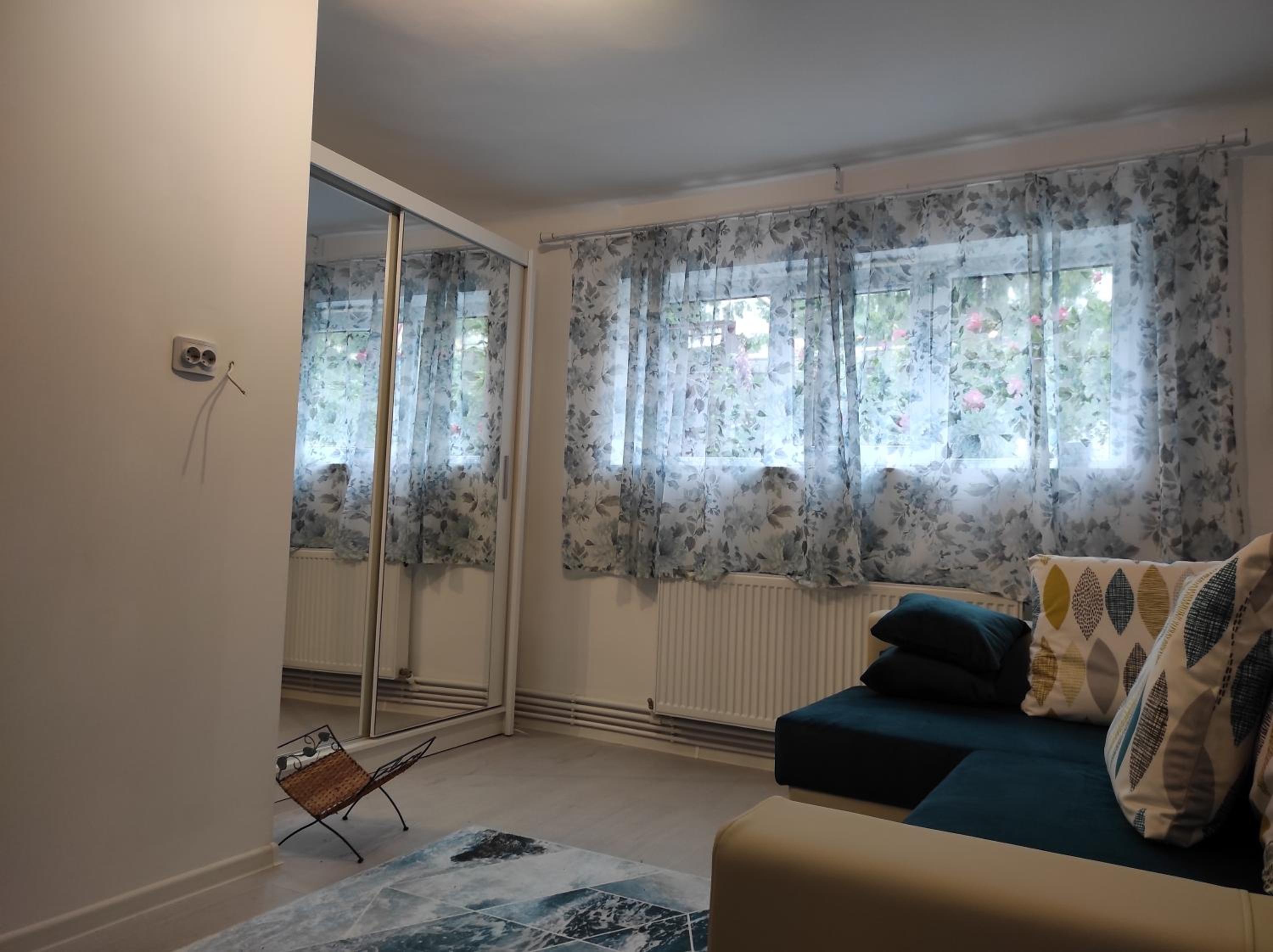 One-Bedroom Apartment - Photo 11