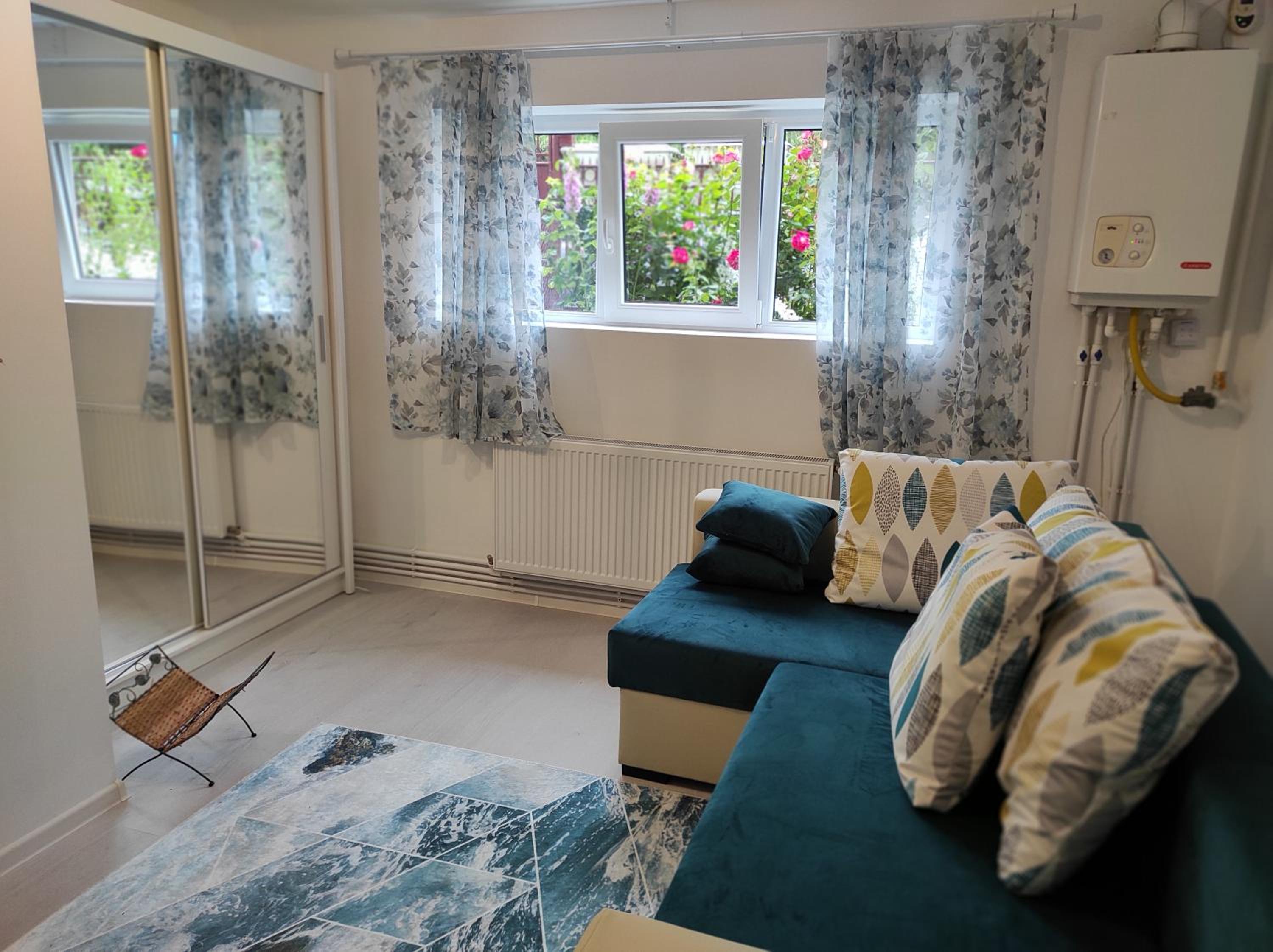 One-Bedroom Apartment - Photo 1