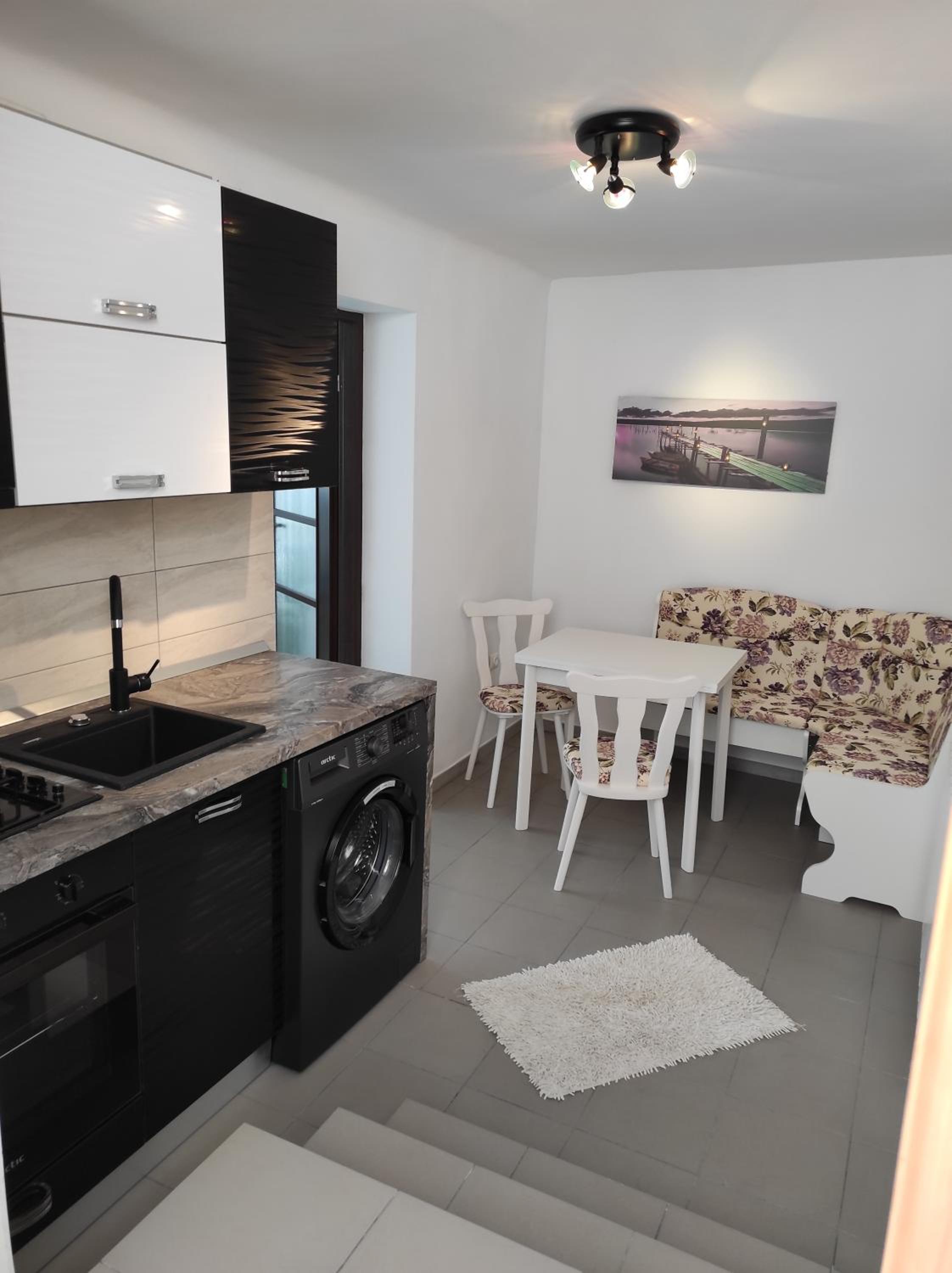 One-Bedroom Apartment - Photo 6