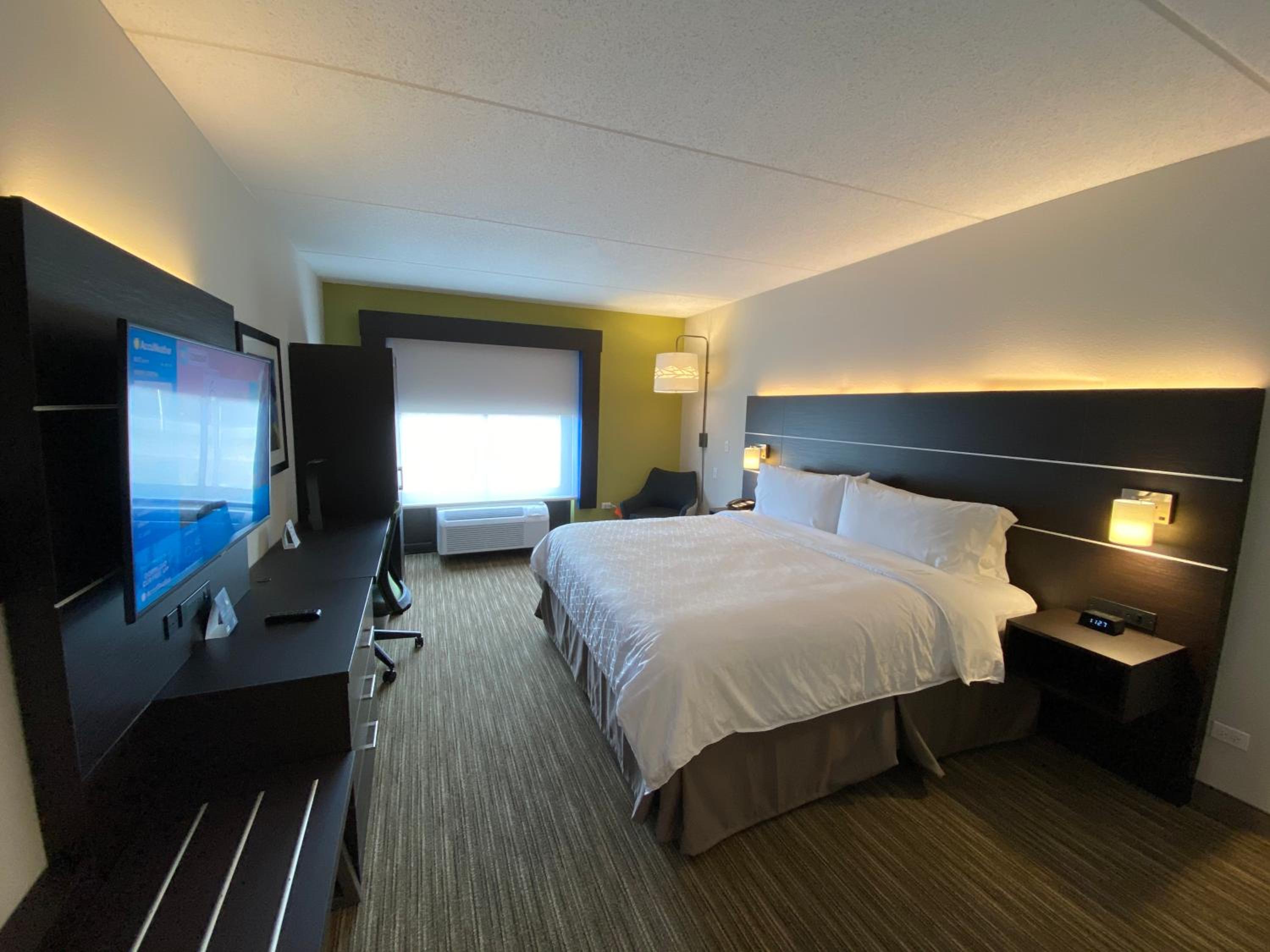 King Room - Mobility Access/Hearing Accessible - Photo 4