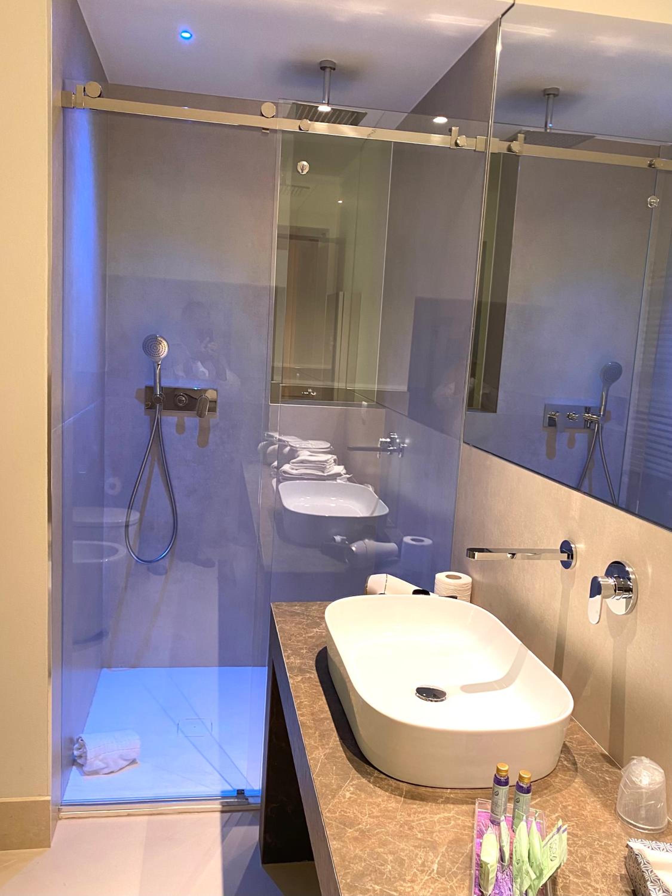 Suite with Tub - Photo 6