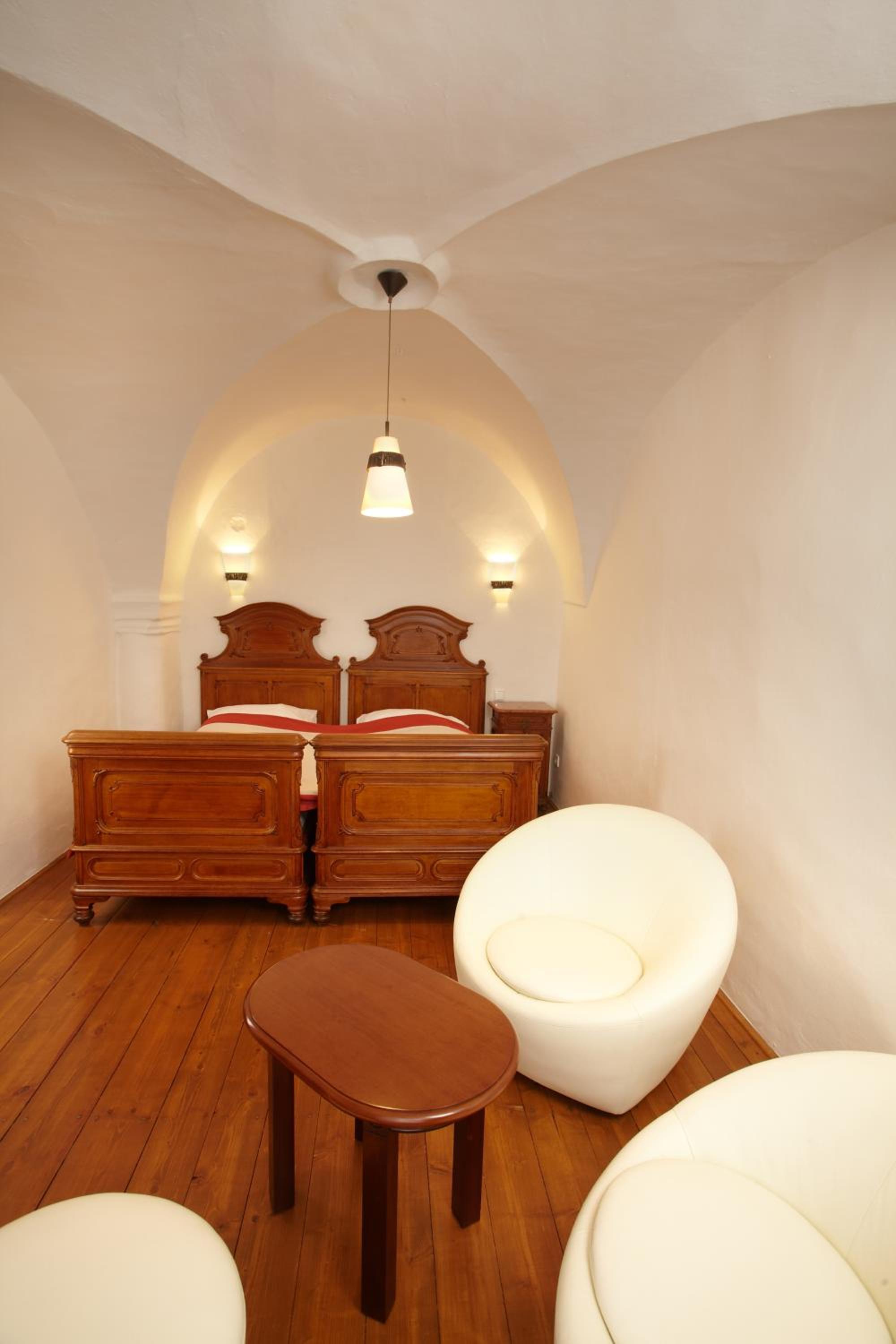 Deluxe One-Bedroom Apartment (4 Adults) photo 3