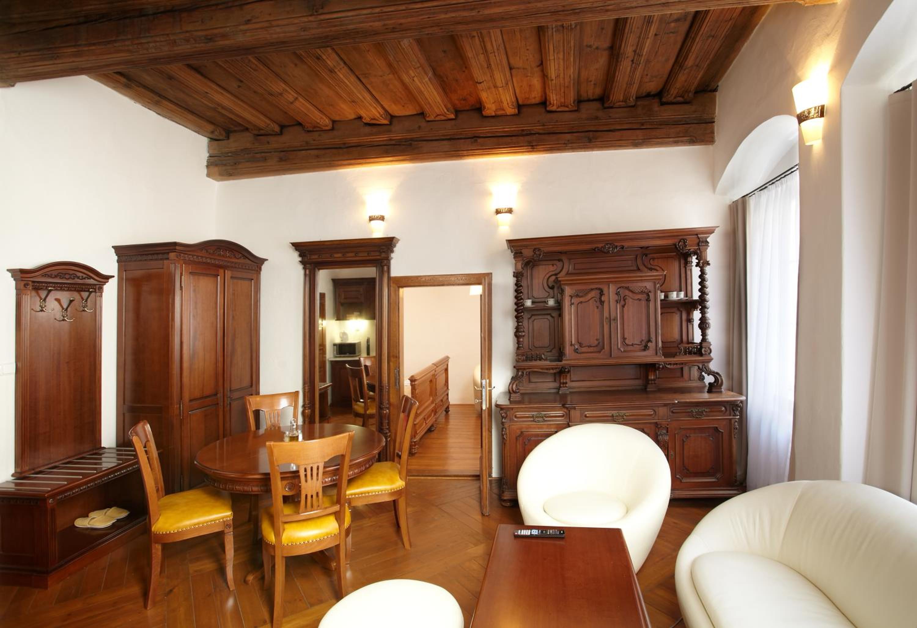 Deluxe One-Bedroom Apartment (4 Adults) photo 1
