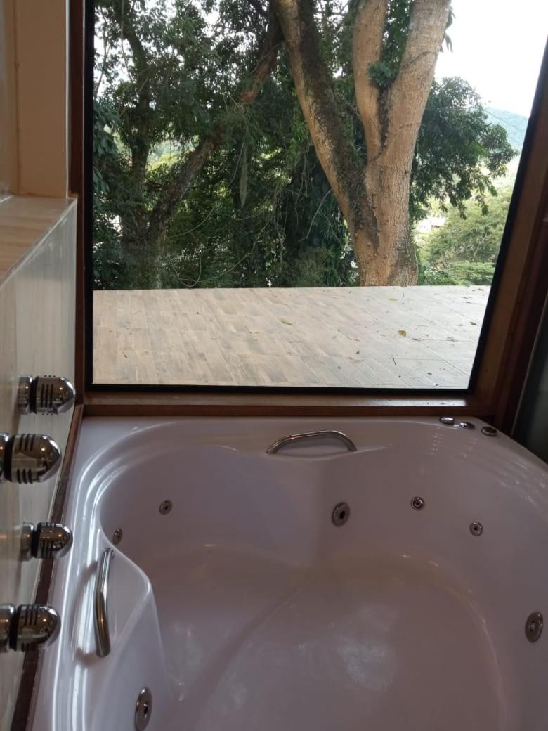 Suite with Hot Tub photo 2