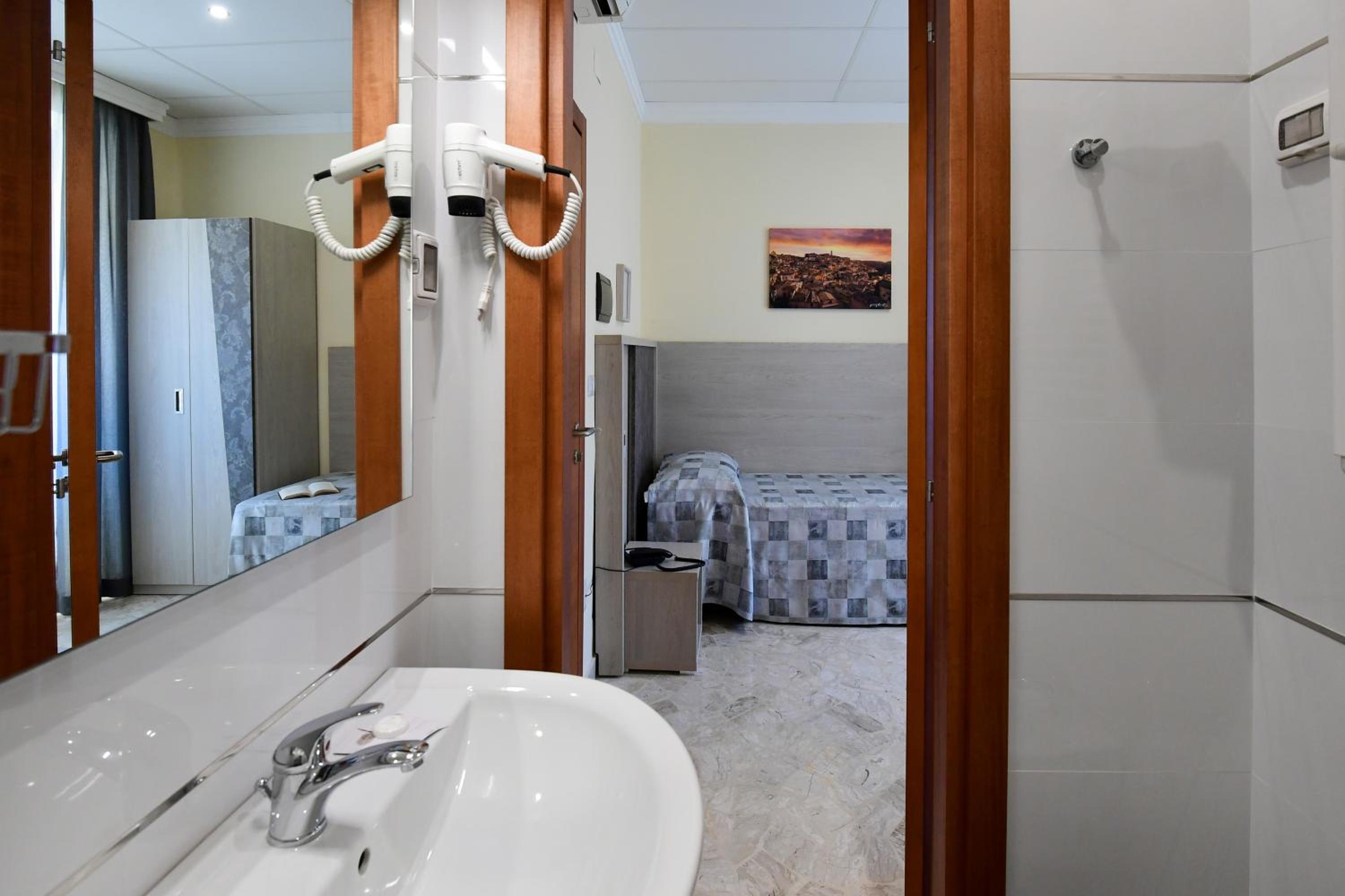Standard Single Room photo 2