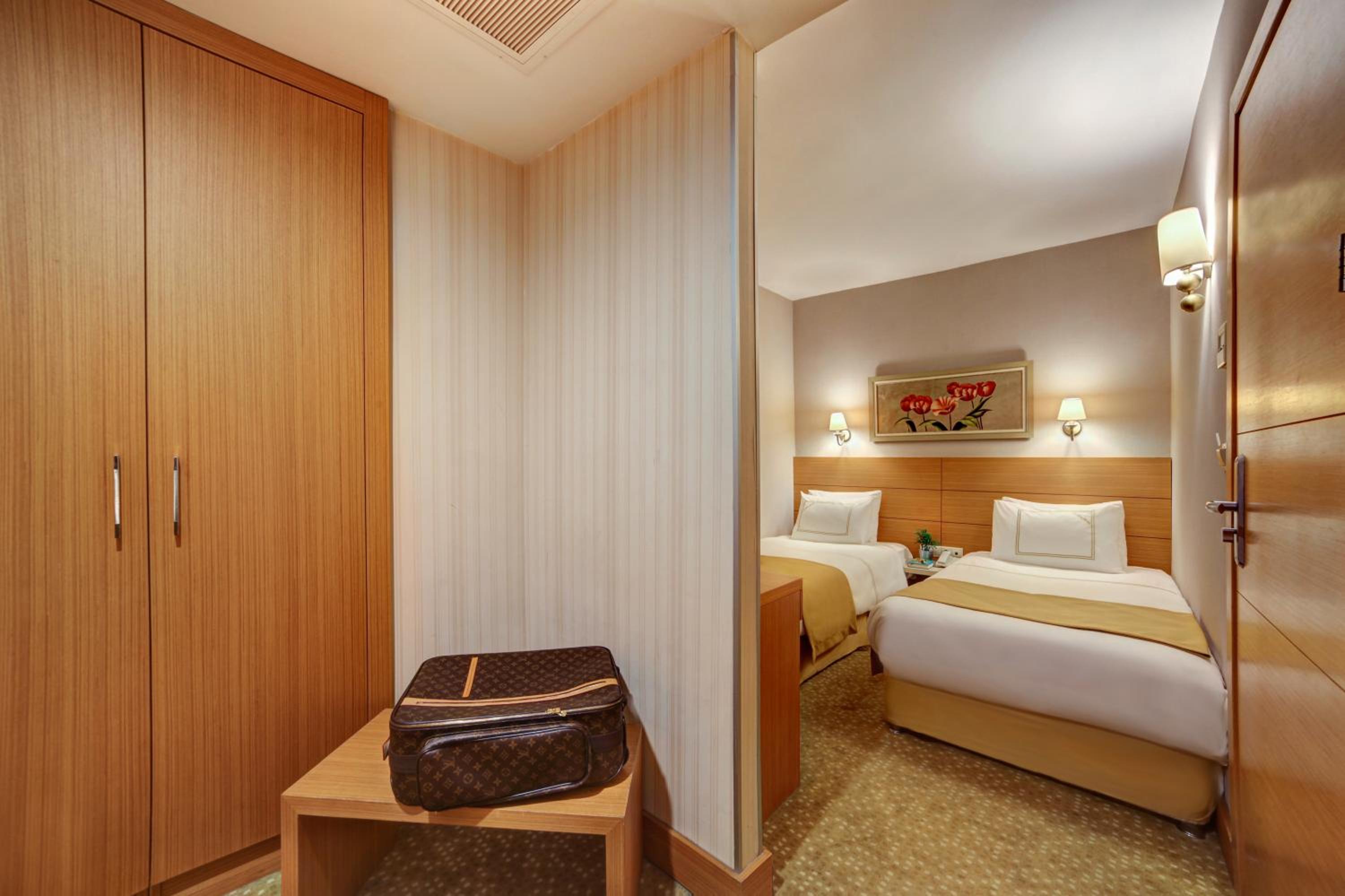 Economy Double or Twin Room photo 3