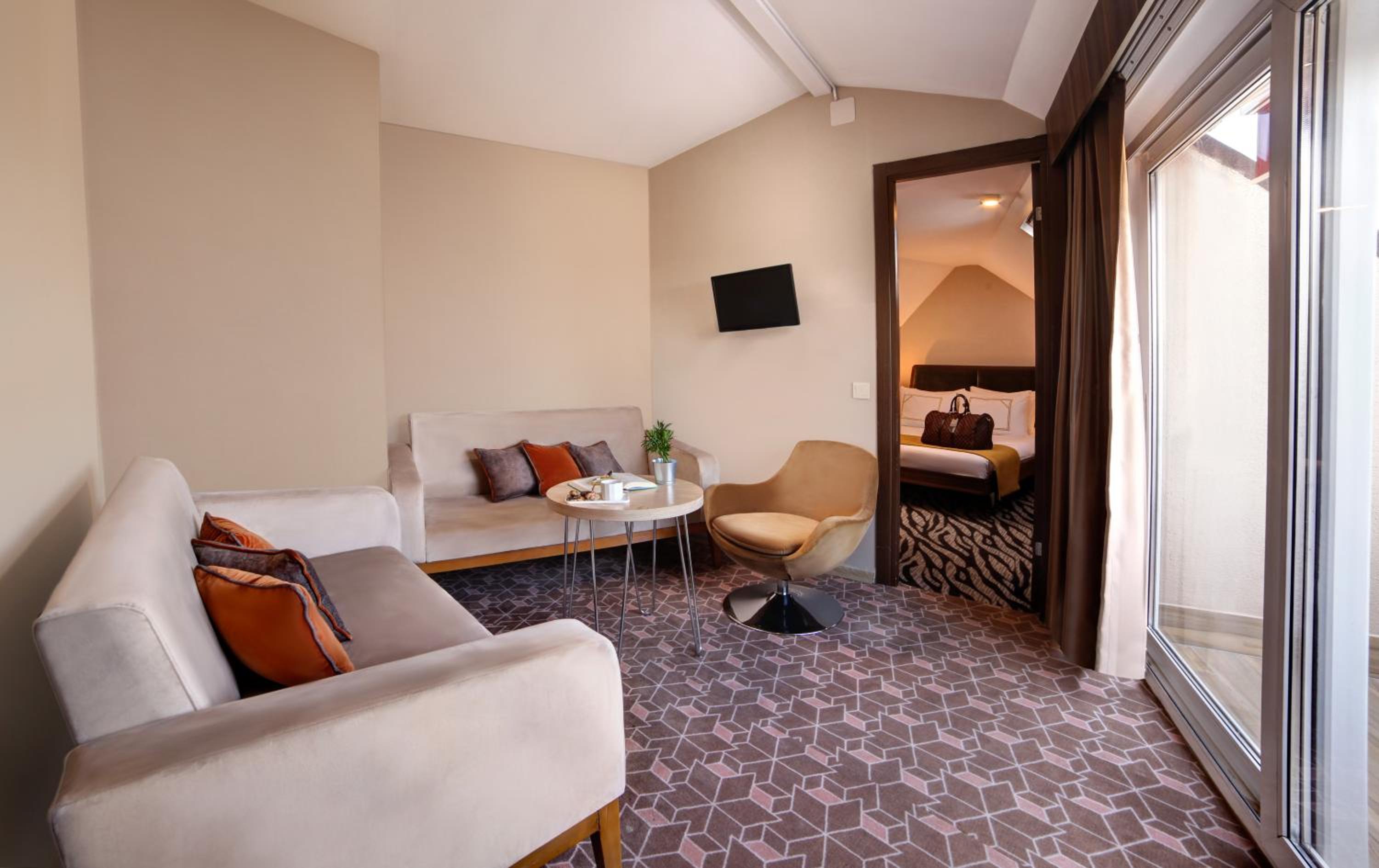 Junior Suite with Balcony - Annex photo 3