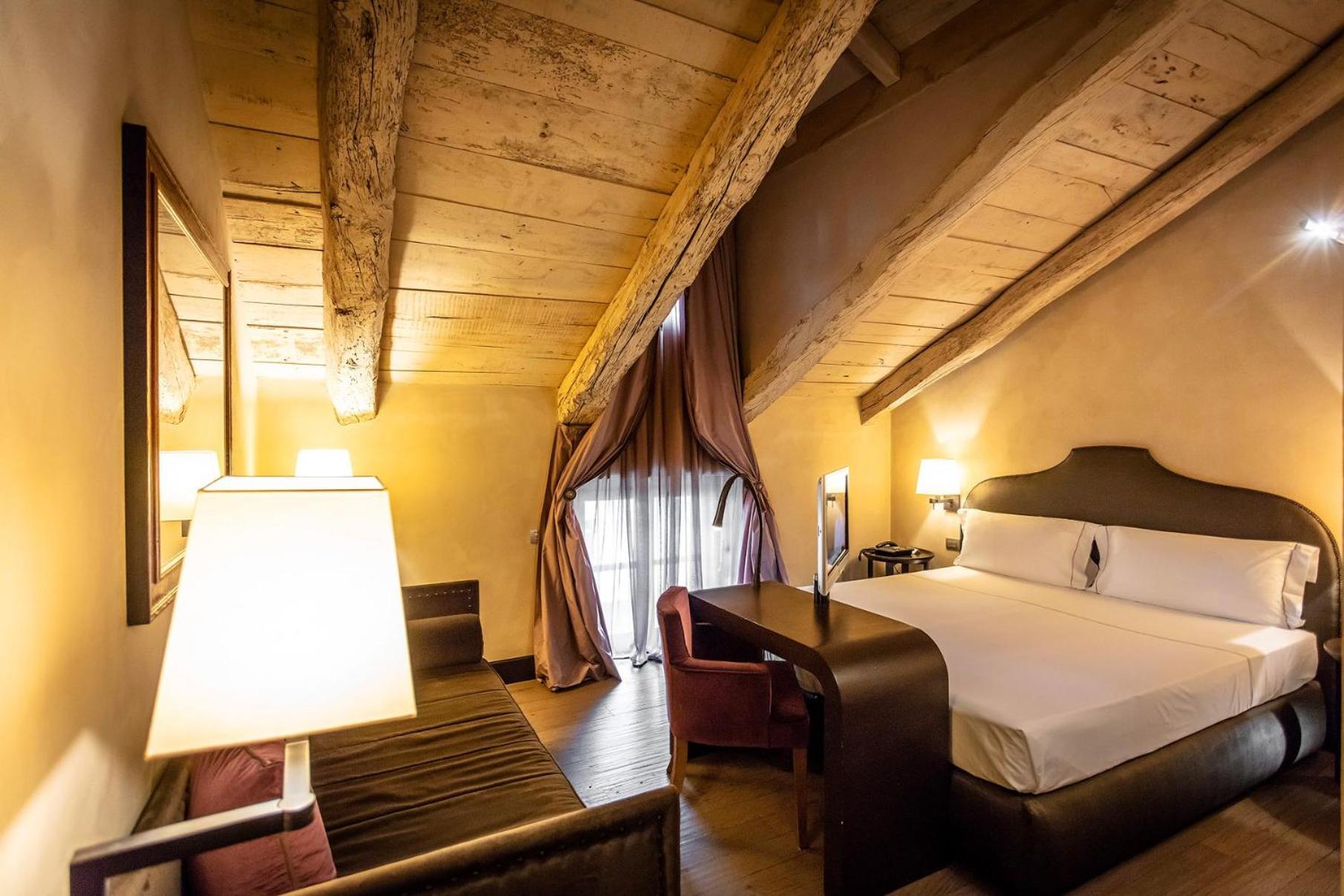 Superior Deluxe Double or Twin Room